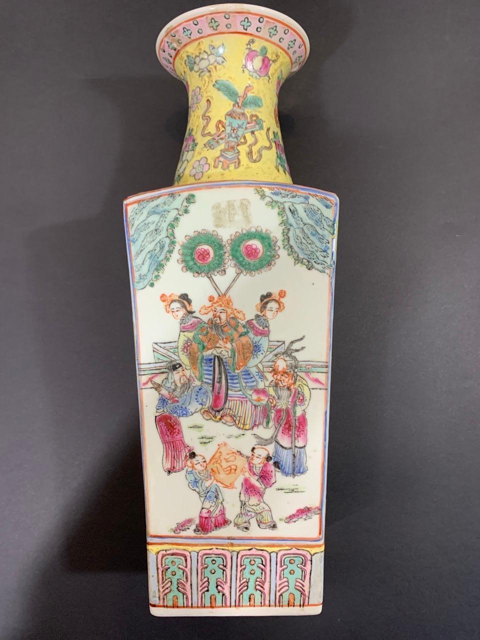 Large Canton Porcelain Vase China 19th Century For Sale 3
