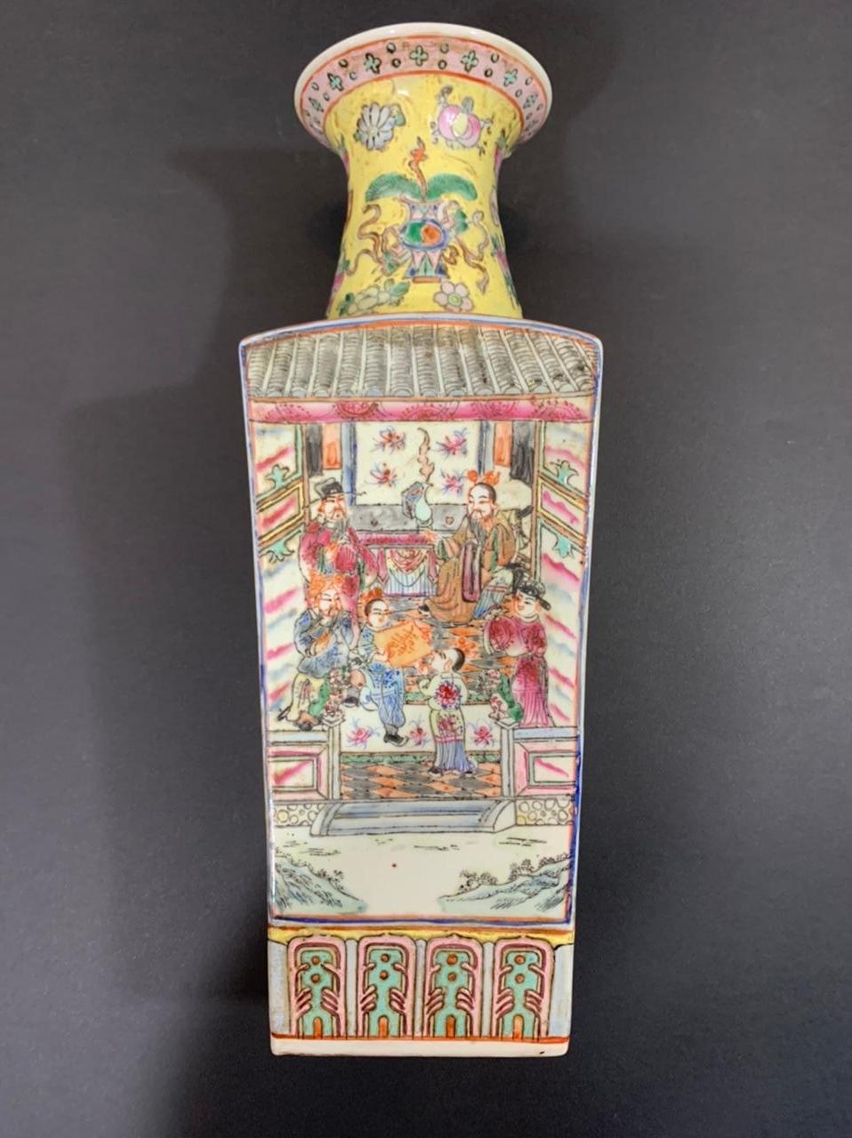 Large Canton Porcelain Vase China 19th Century For Sale 4