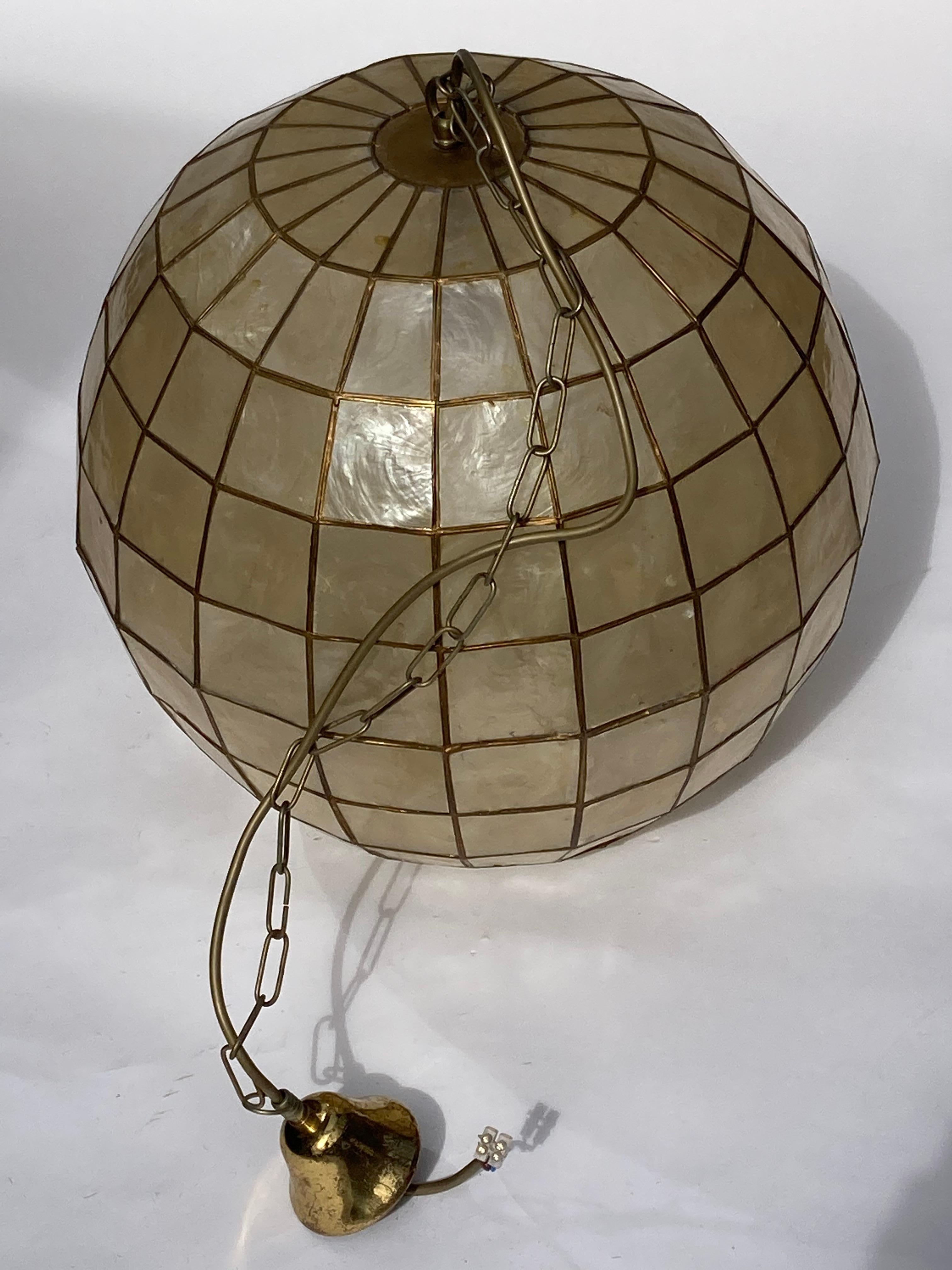 Große Capiz-Muschellampe von Feldman Lighting, 1960er Jahre (Messing) im Angebot