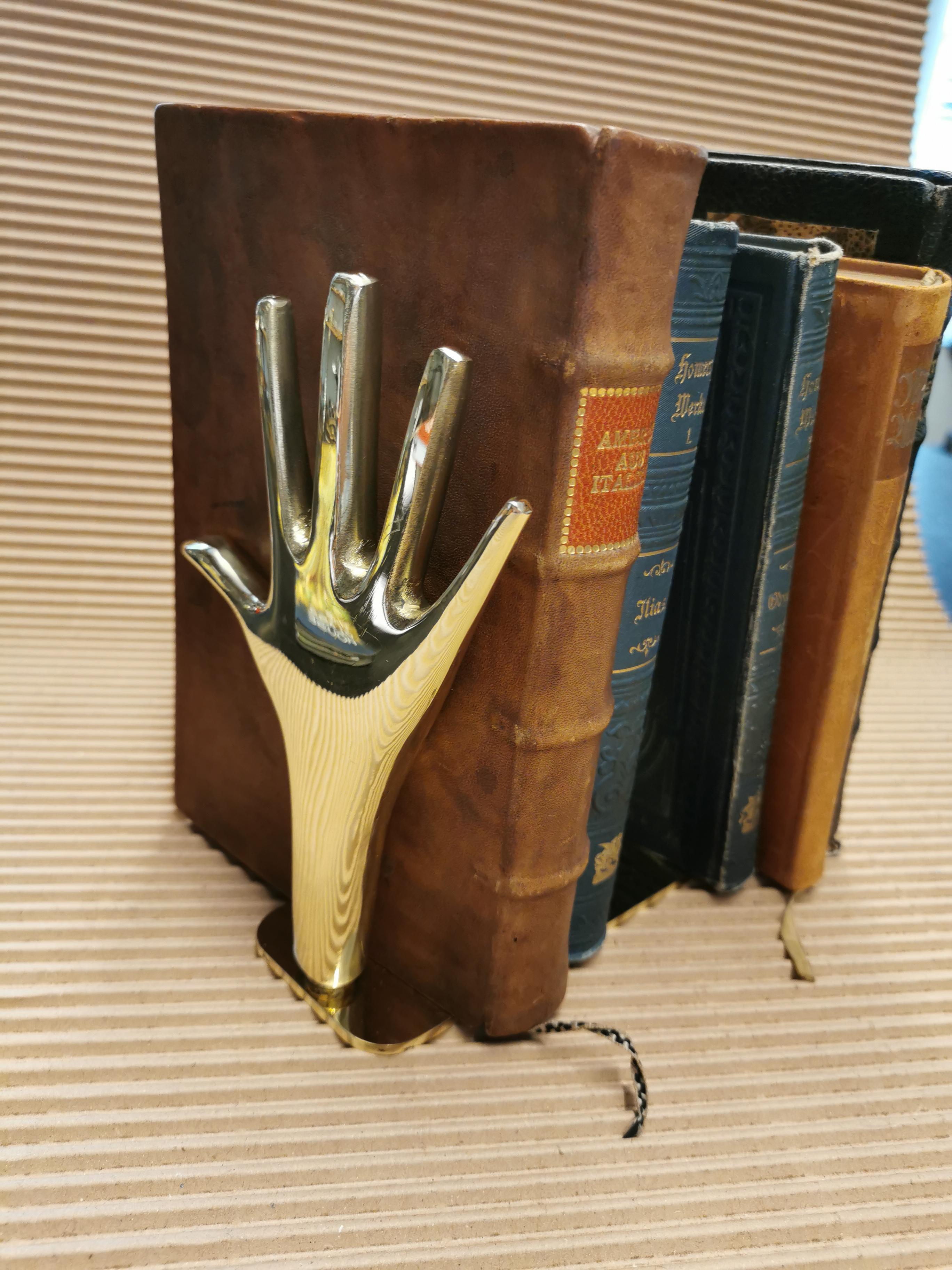 Paar große Carl Auböck Modell #4219 'Hände' Bücherstützen aus Messing im Angebot 8