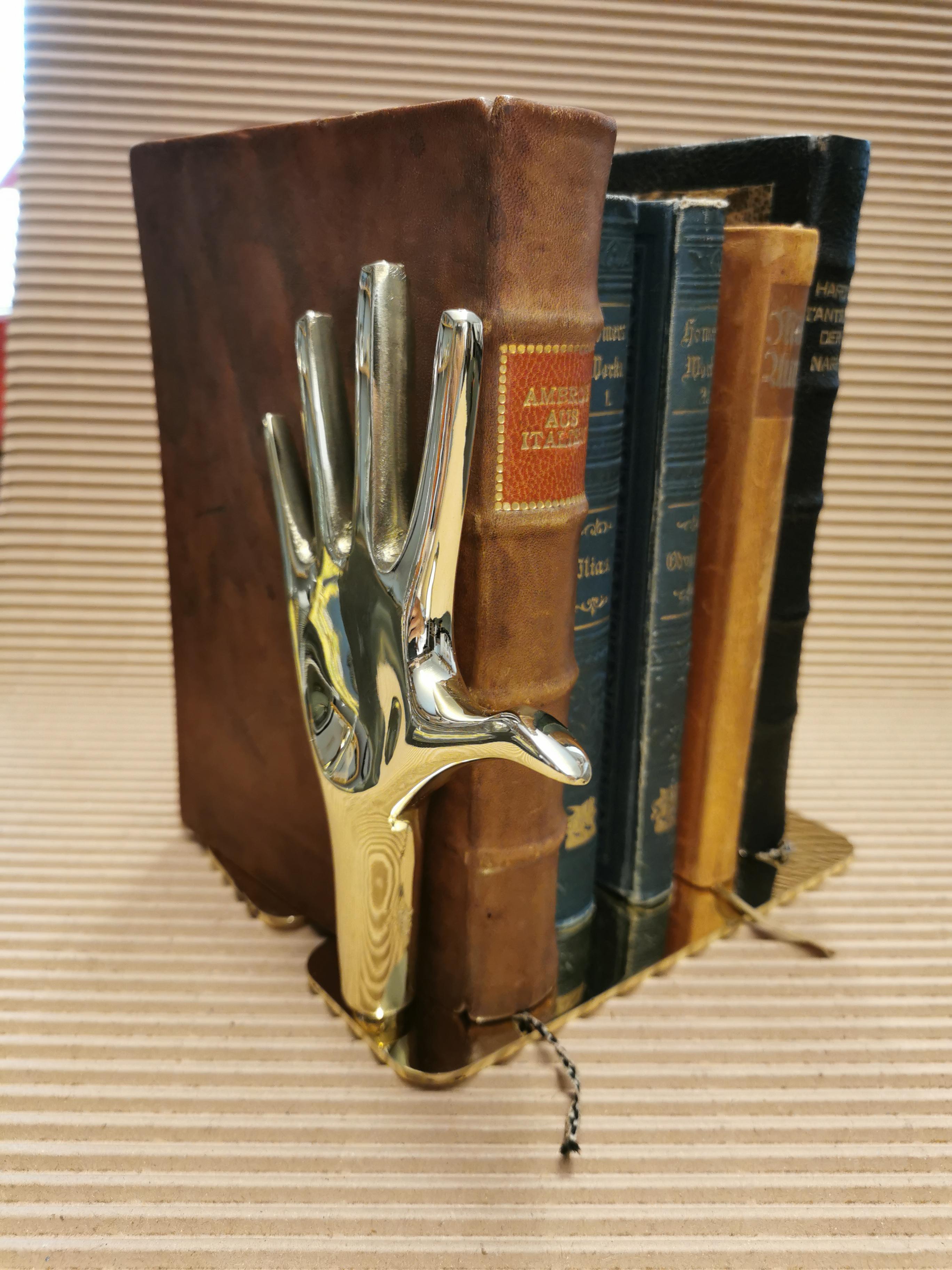 Paar große Carl Auböck Modell #4219 'Hände' Bücherstützen aus Messing im Angebot 14