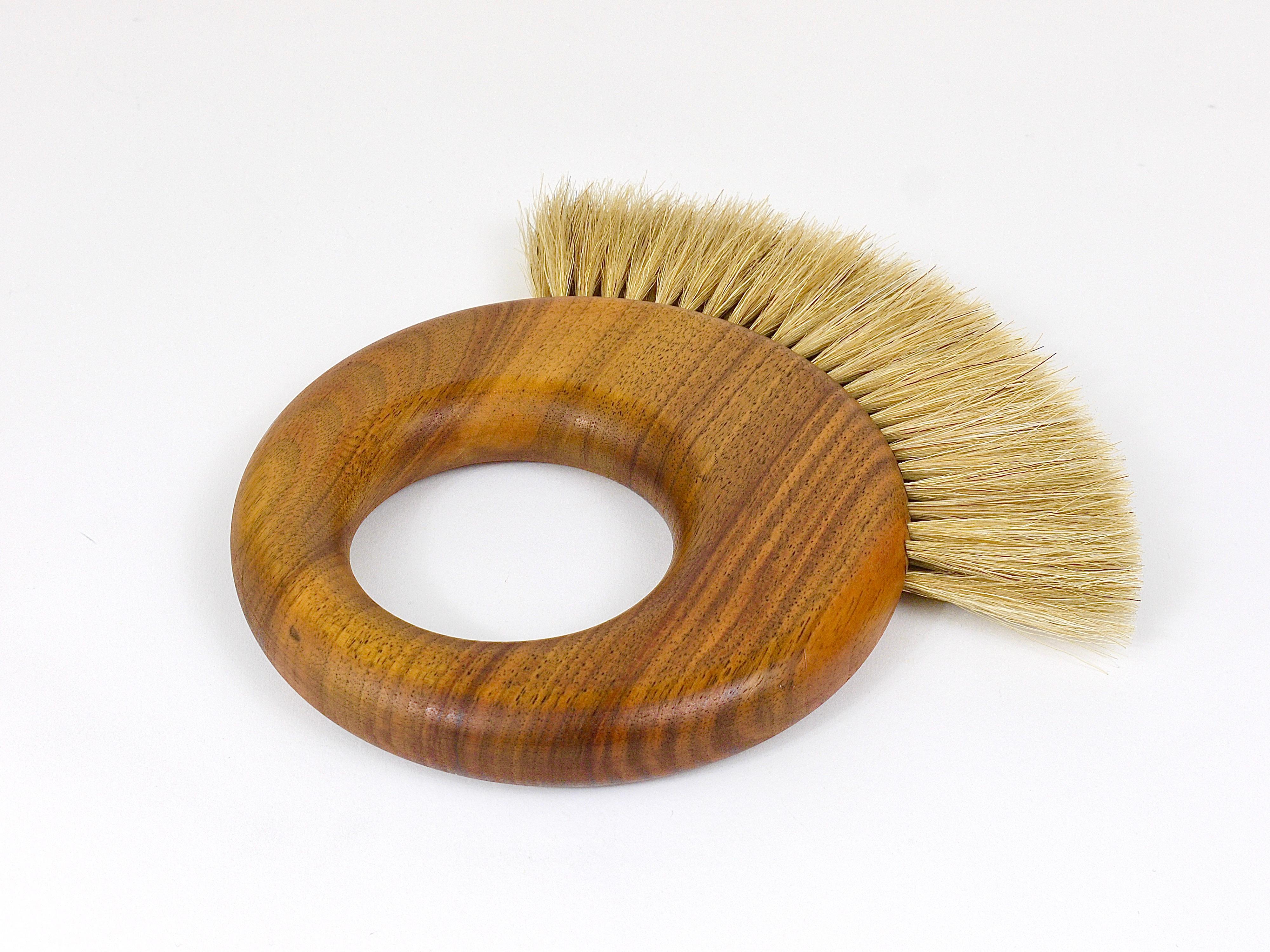 Large Carl Aubock Midcentury Walnut Ring Clothes Brush, Austria, 1950s For Sale 3