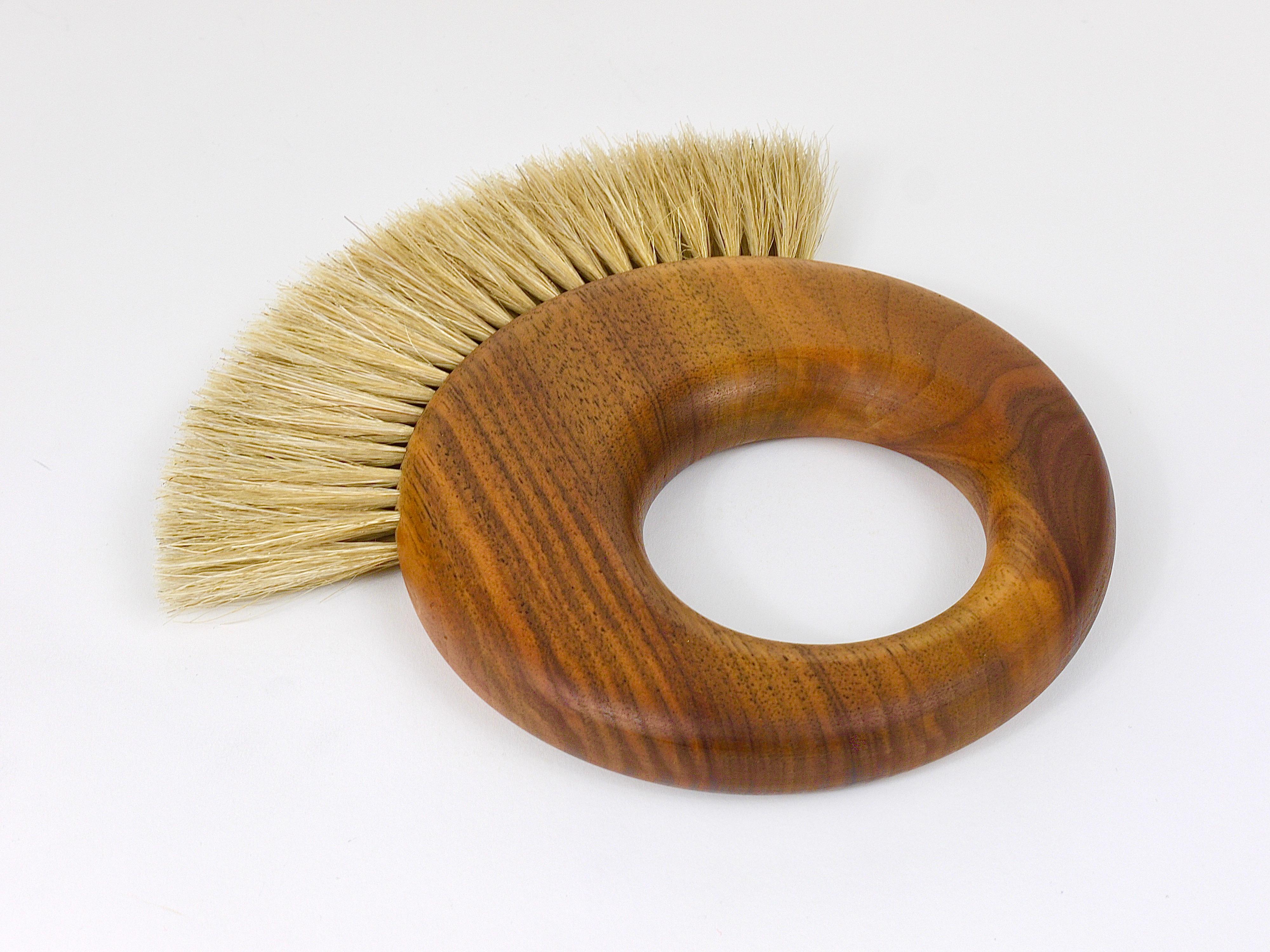 Large Carl Aubock Midcentury Walnut Ring Clothes Brush, Austria, 1950s For Sale 4