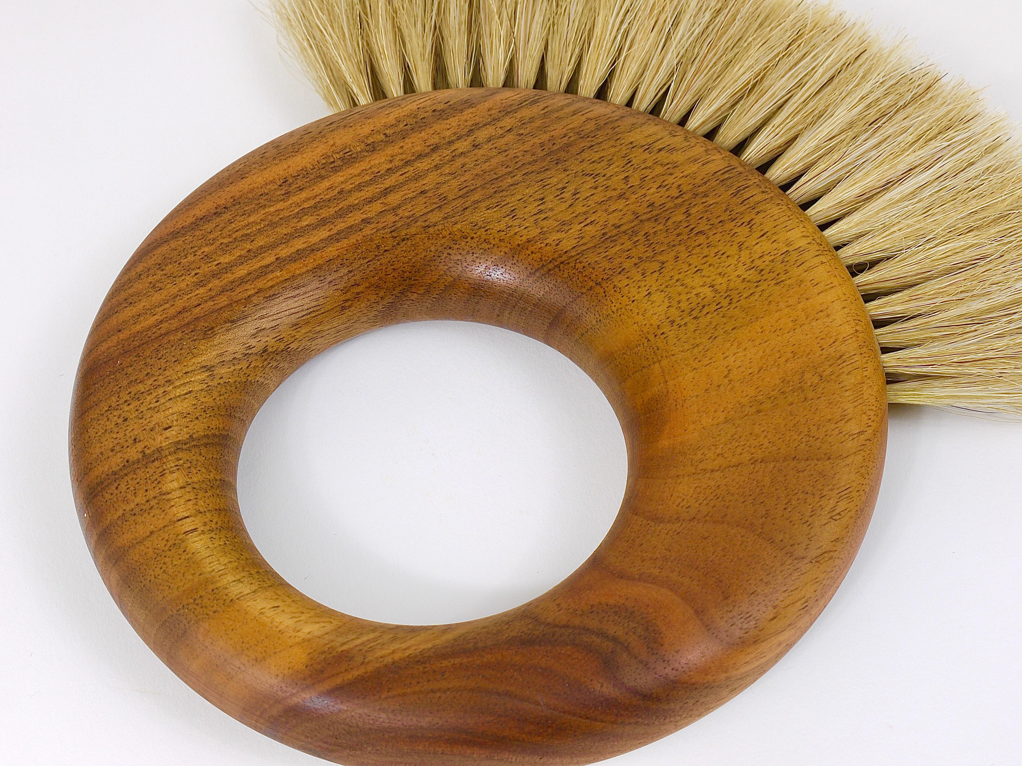 Large Carl Aubock Midcentury Walnut Ring Clothes Brush, Austria, 1950s For Sale 6