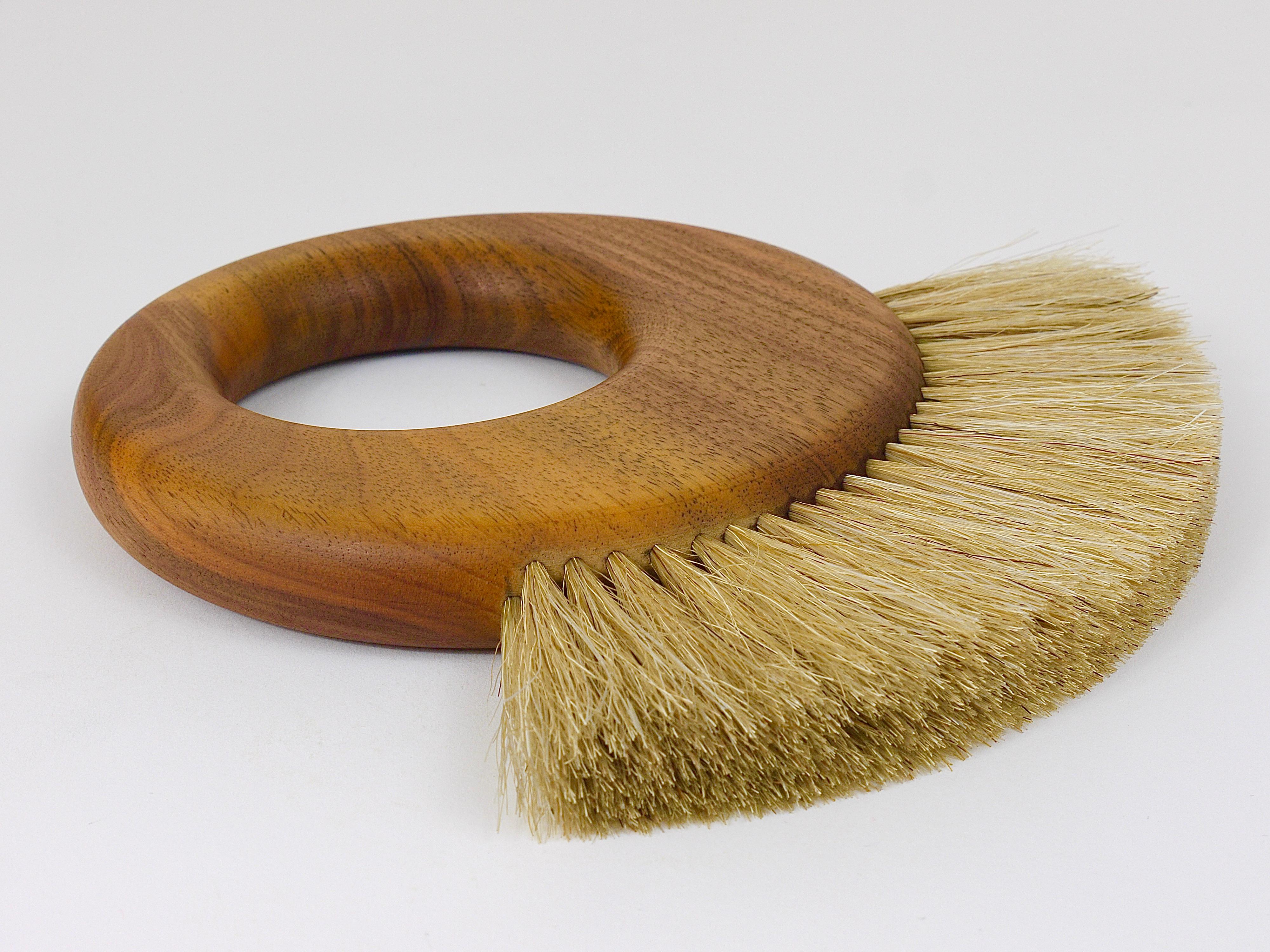 Large Carl Aubock Midcentury Walnut Ring Clothes Brush, Austria, 1950s For Sale 7