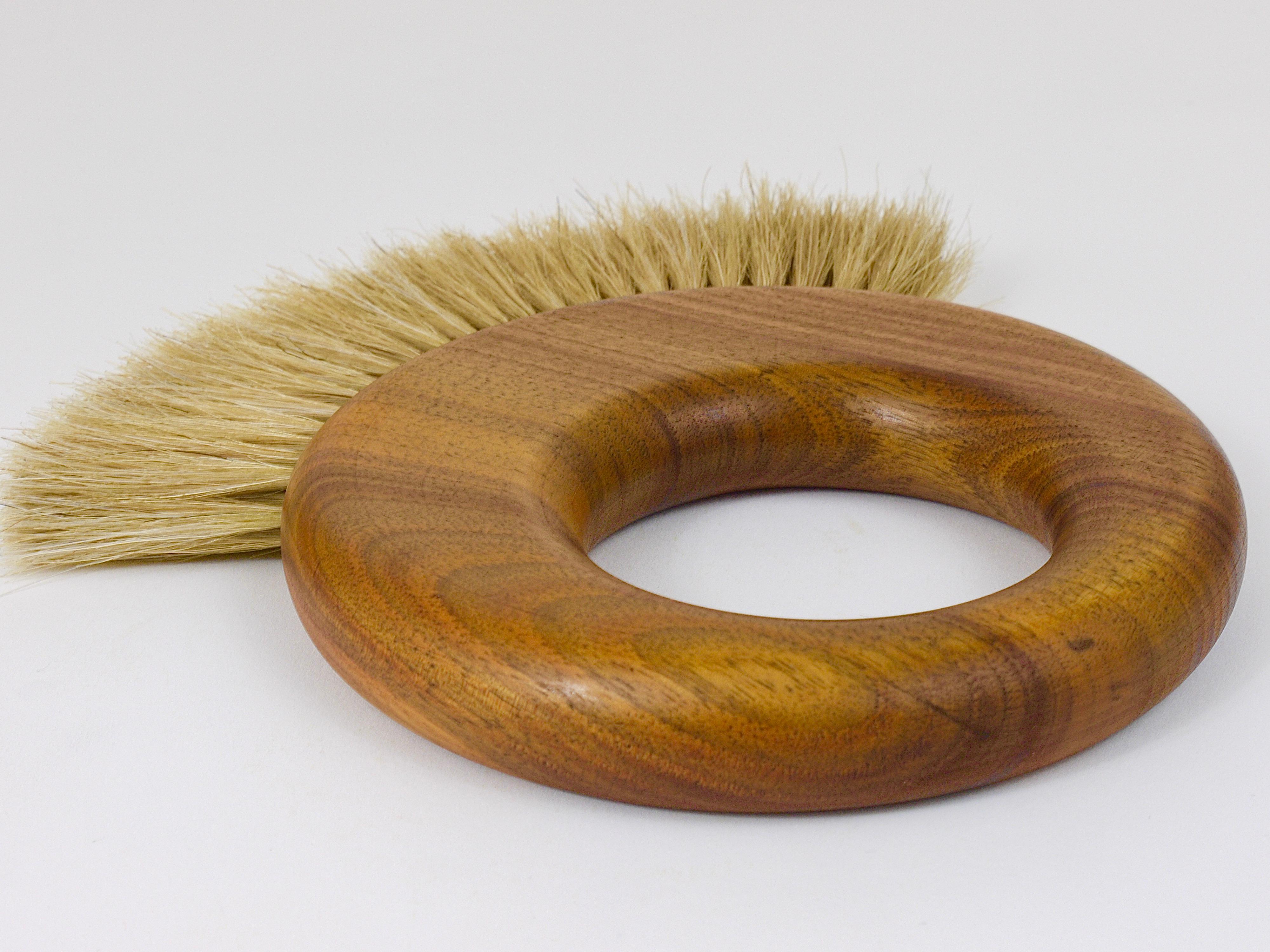 Large Carl Aubock Midcentury Walnut Ring Clothes Brush, Austria, 1950s For Sale 8