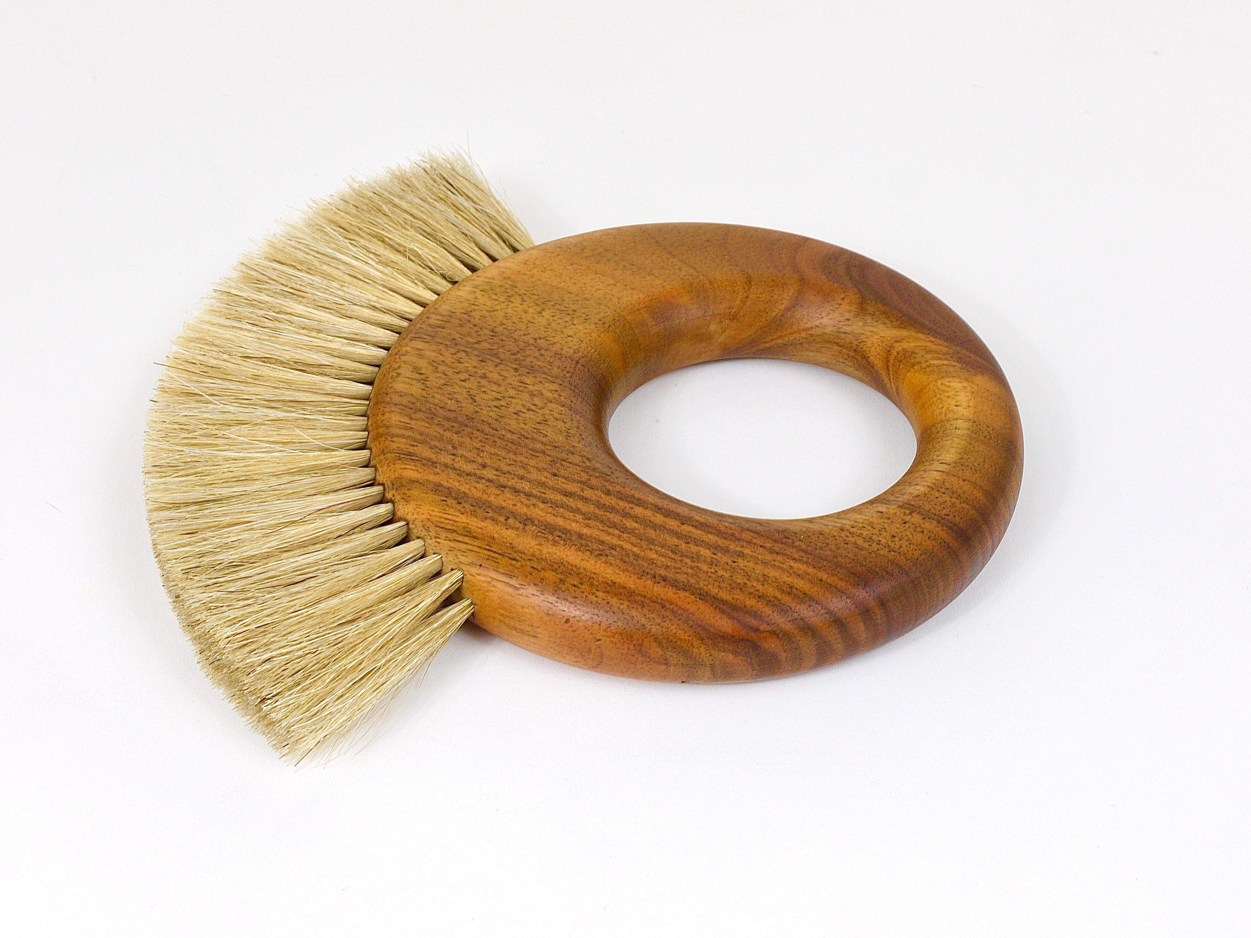Large Carl Aubock Midcentury Walnut Ring Clothes Brush, Austria, 1950s For Sale 1
