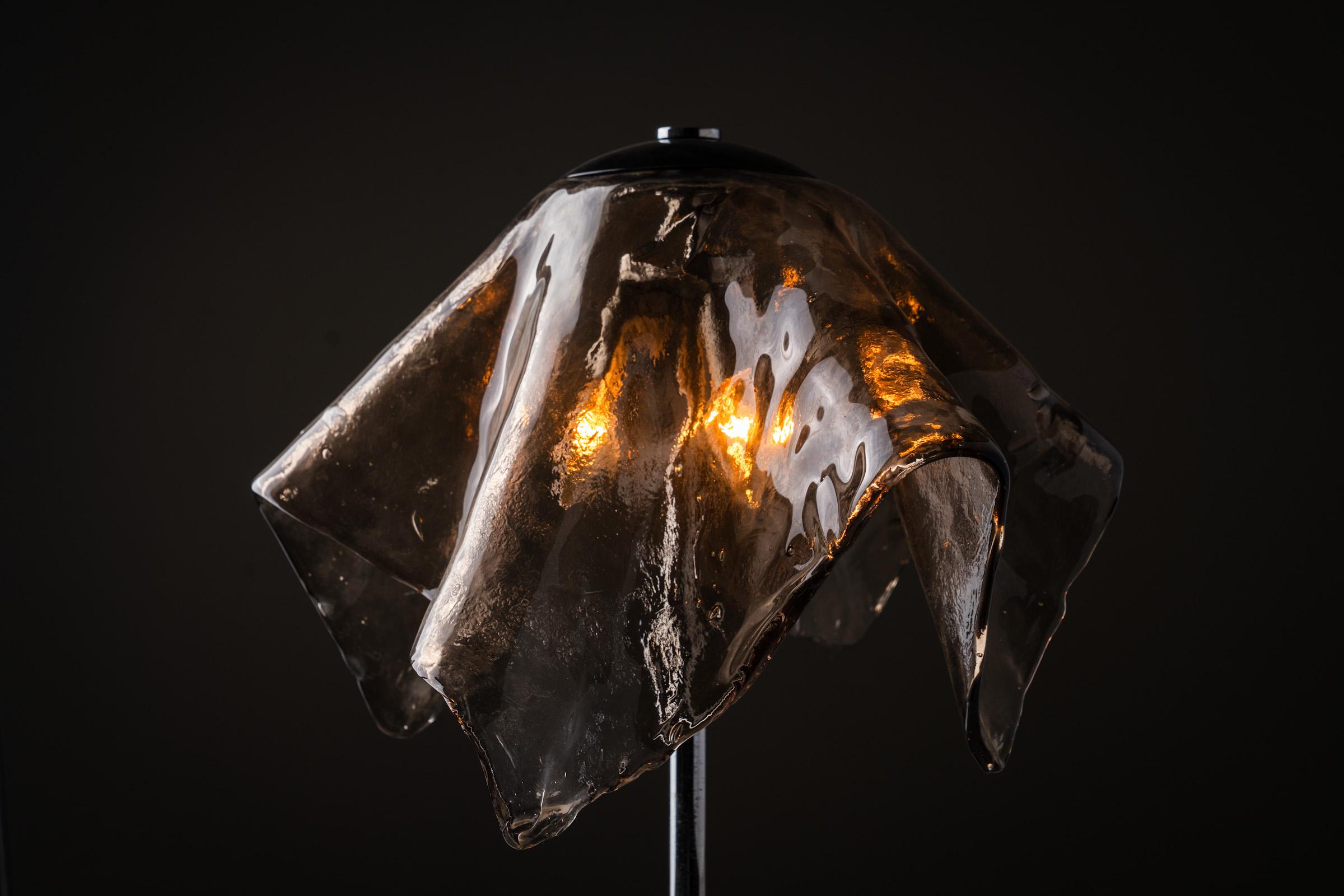 Gran lámpara de sobremesa de cristal ahumado Carlo Nason para Mazzega, años 70 Italiano en venta