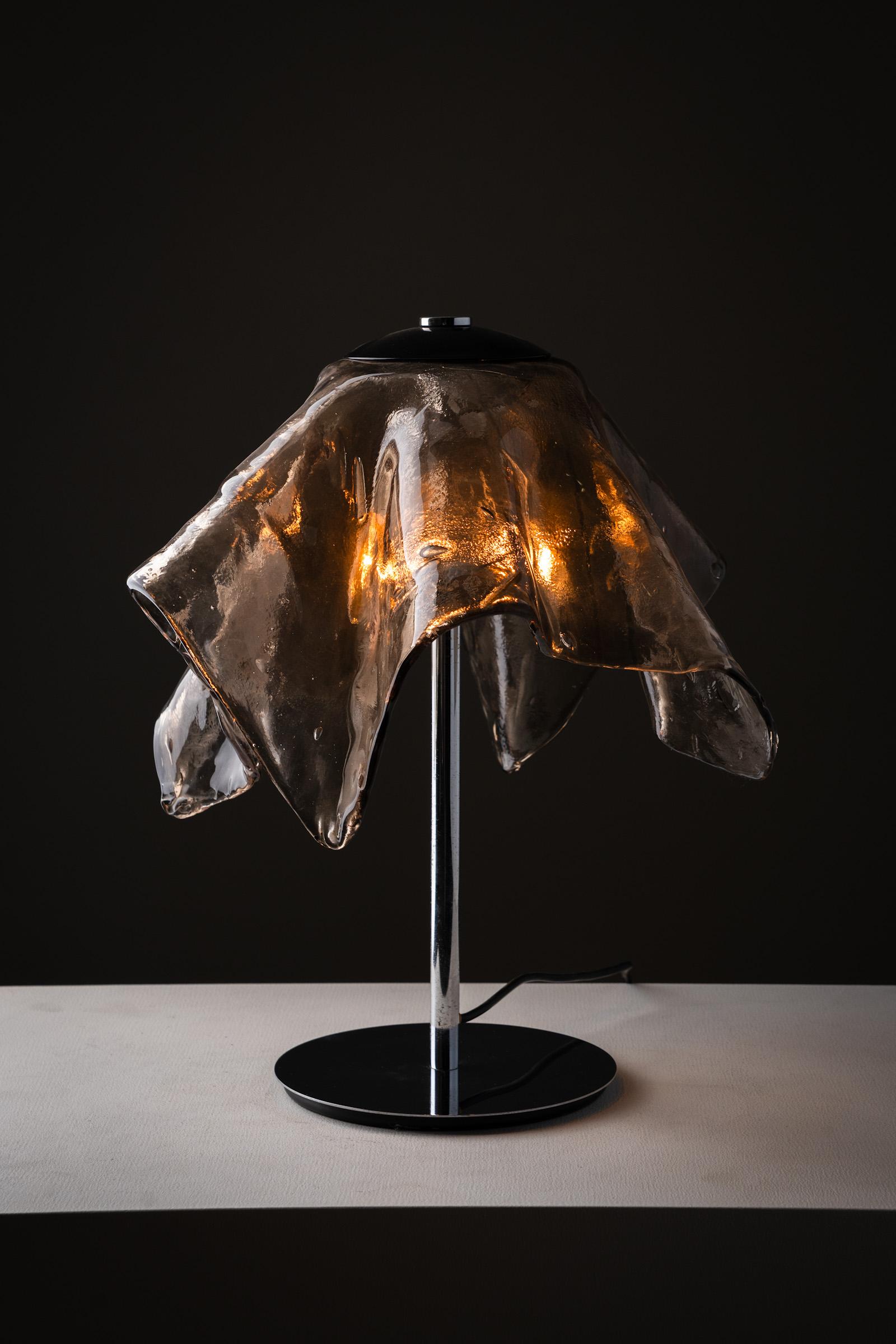 Gran lámpara de sobremesa de cristal ahumado Carlo Nason para Mazzega, años 70 Metal en venta