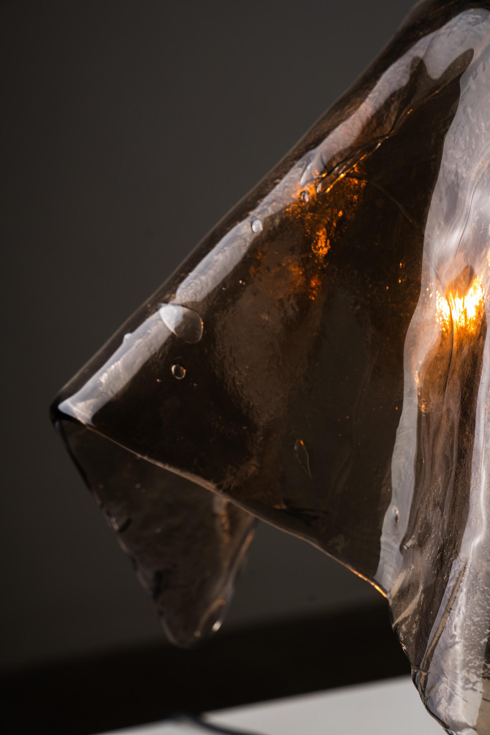 Gran lámpara de sobremesa de cristal ahumado Carlo Nason para Mazzega, años 70 en venta 1