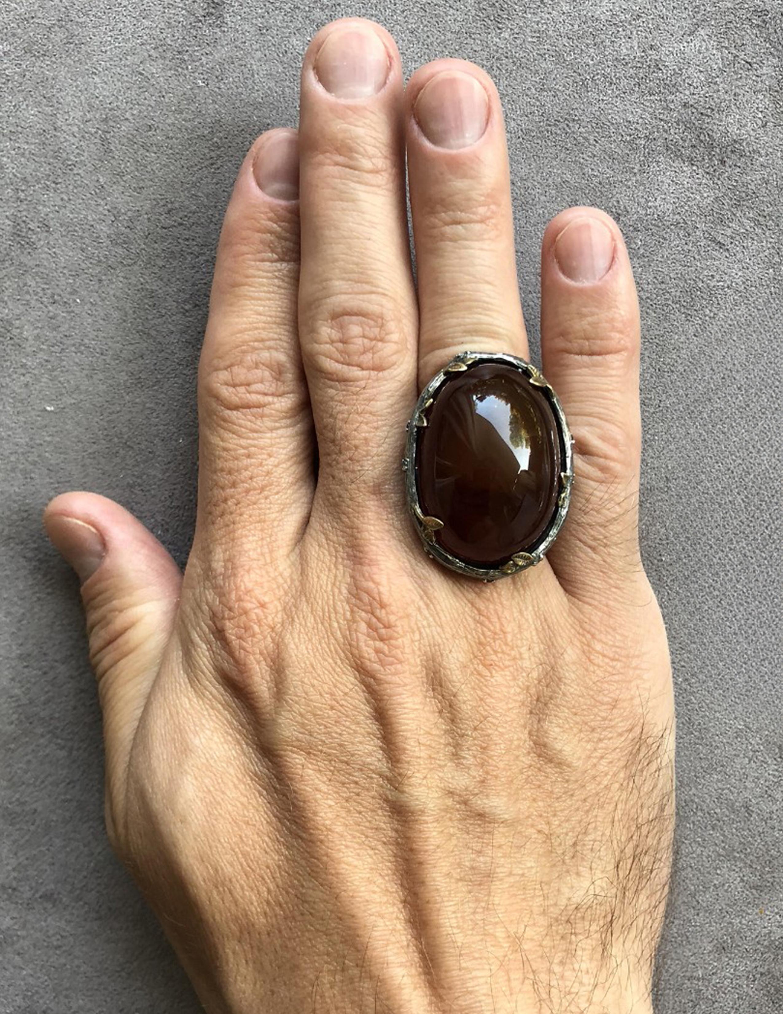 Artisan Large Carnelian Silver Ring Cabochon Chocolate Brown Color Natural Gemstone (pierre précieuse naturelle) en vente