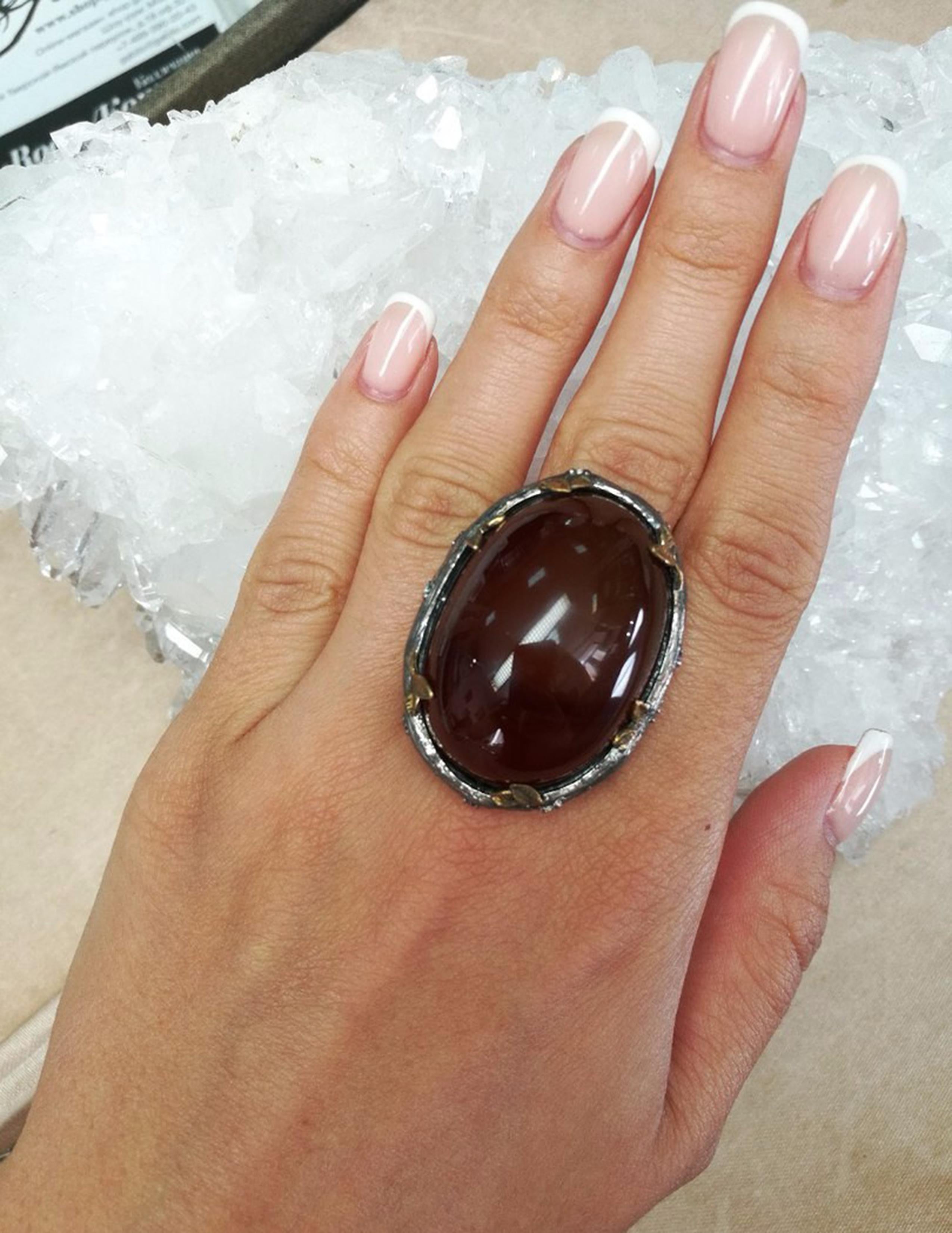 Taille cabochon Large Carnelian Silver Ring Cabochon Chocolate Brown Color Natural Gemstone (pierre précieuse naturelle) en vente
