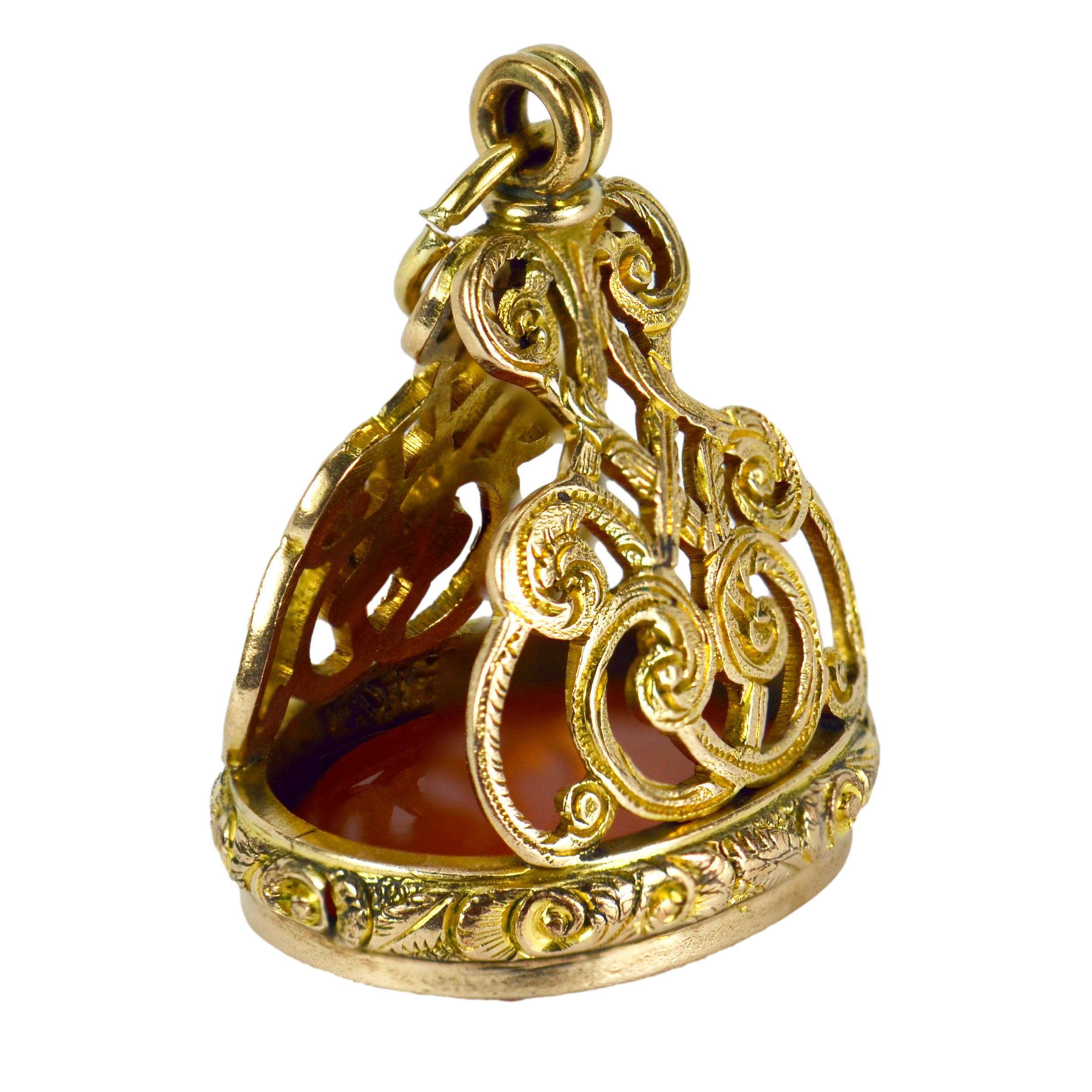 Grand pendentif breloque en forme de porte-clés en or jaune et cornaline
