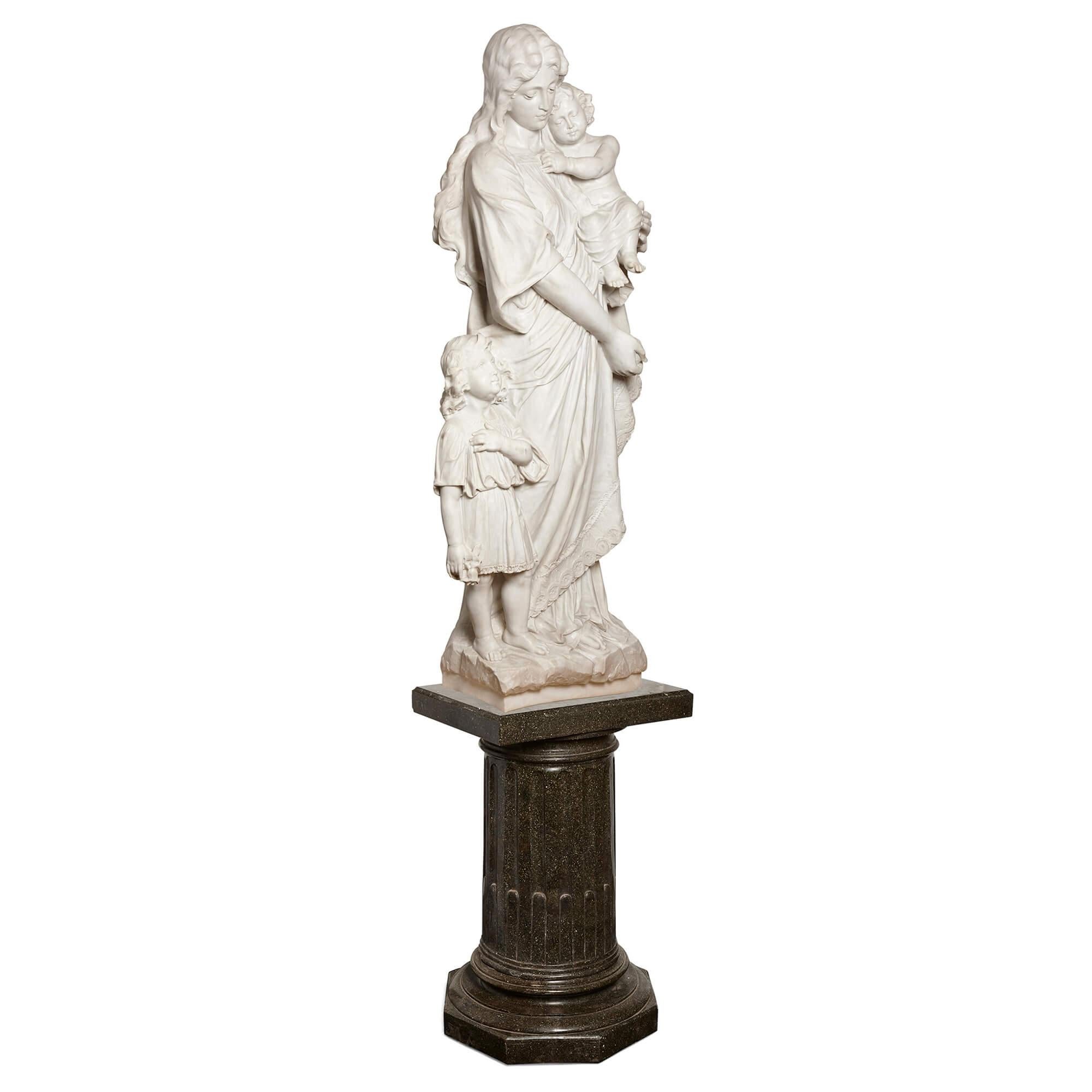 Grand groupe en marbre de Carrare représentant la Vierge, l'Enfant et le Baptiste signé P. Romanelli
Italien, 19ème siècle
Mesures : Figure : hauteur, 170cm, largeur 70cm, profondeur 40cm
Base : hauteur 93,5cm, largeur 59,5cm, profondeur