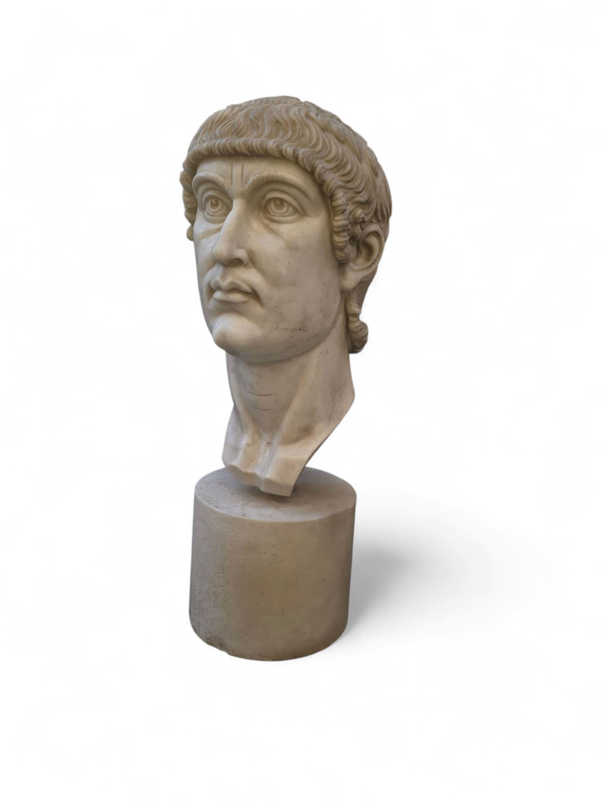 Große Carrara-Marmor-Skulptur des Kopfes von Kaiser Konstantin, Italien im Angebot 1