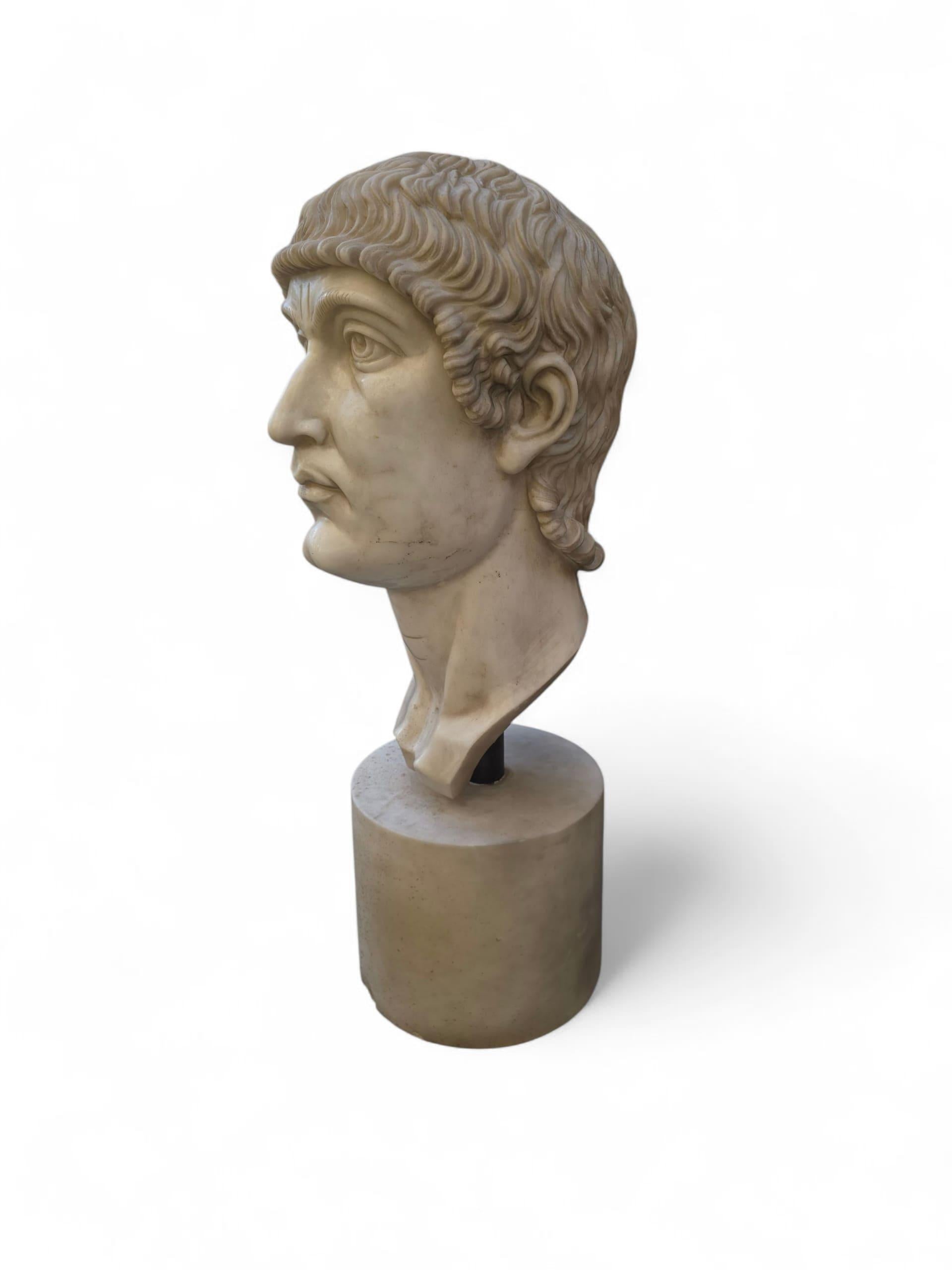 Große Carrara-Marmor-Skulptur des Kopfes von Kaiser Konstantin, Italien im Angebot 2