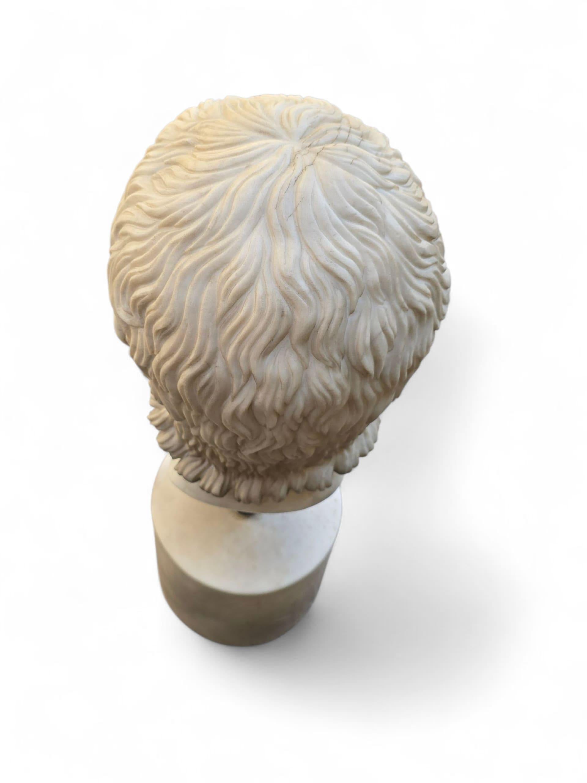 Große Carrara-Marmor-Skulptur des Kopfes von Kaiser Konstantin, Italien im Angebot 3