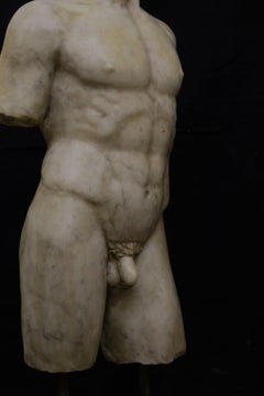 Großer Torso aus Carrara-Marmor