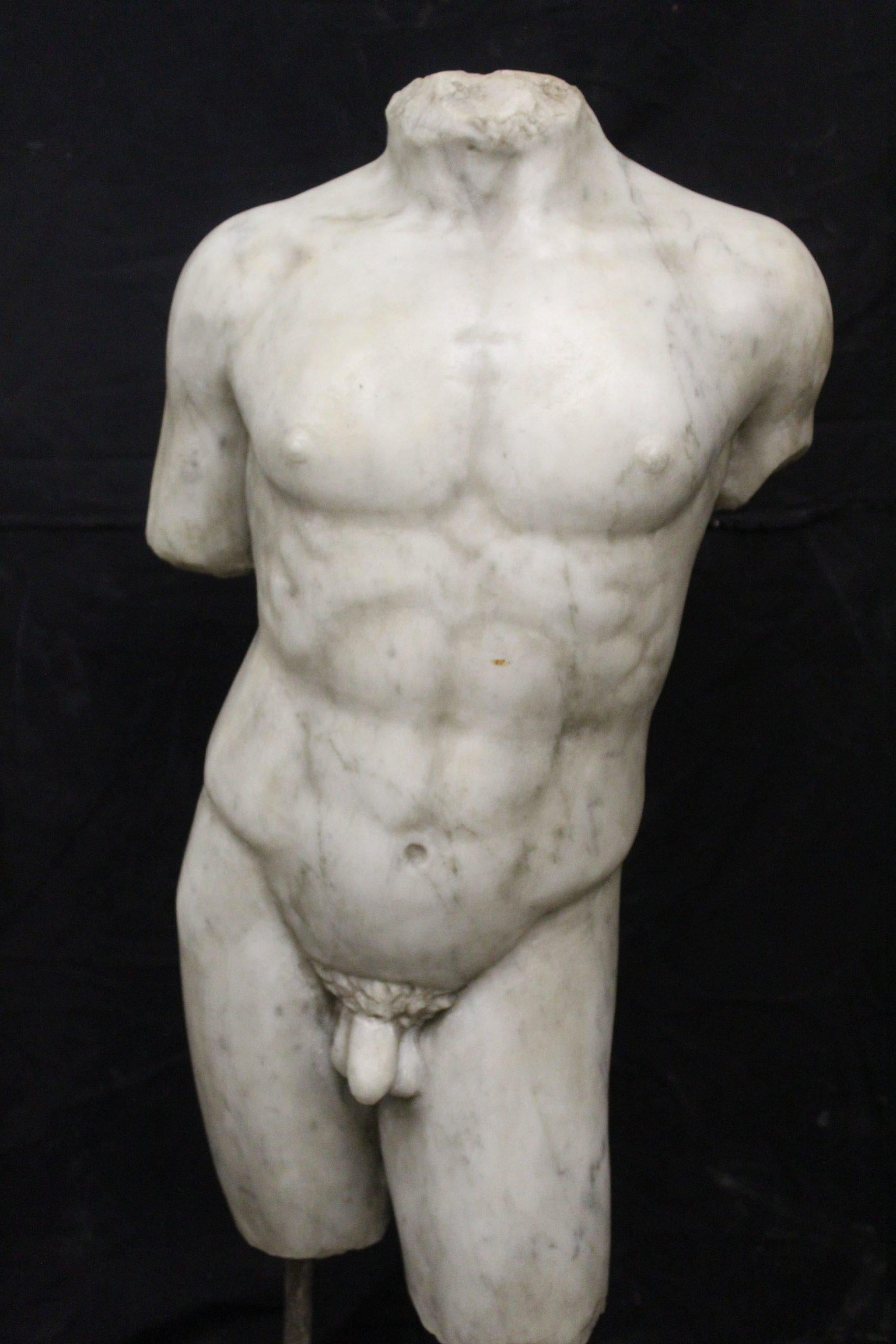 Large Carrara marble torso In Good Condition In Rome, IT