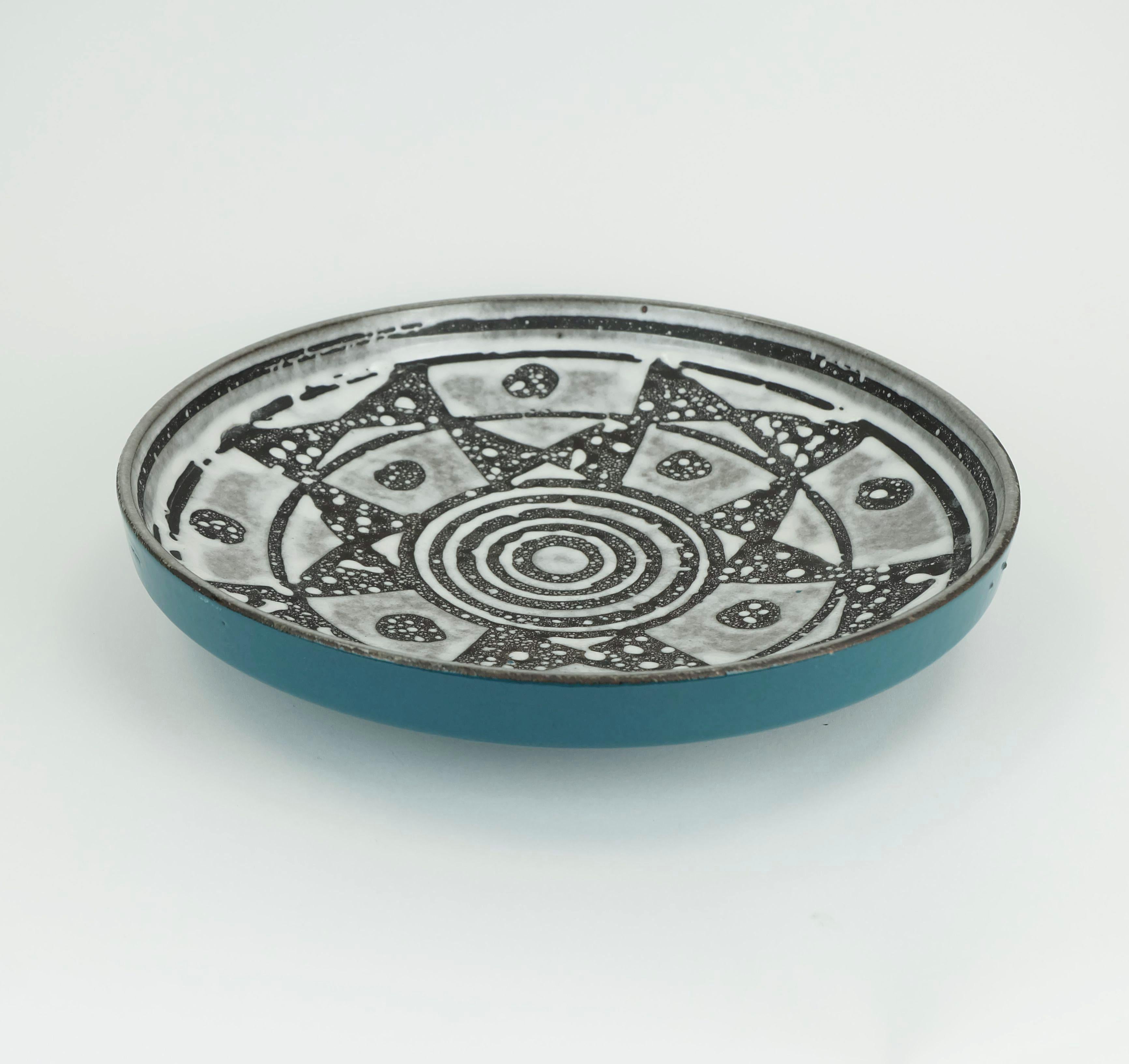 Metà XX secolo grande piatto carstens BOWL decorato con smalto grigio e marrone ankara no. 1075-31 1960s in vendita