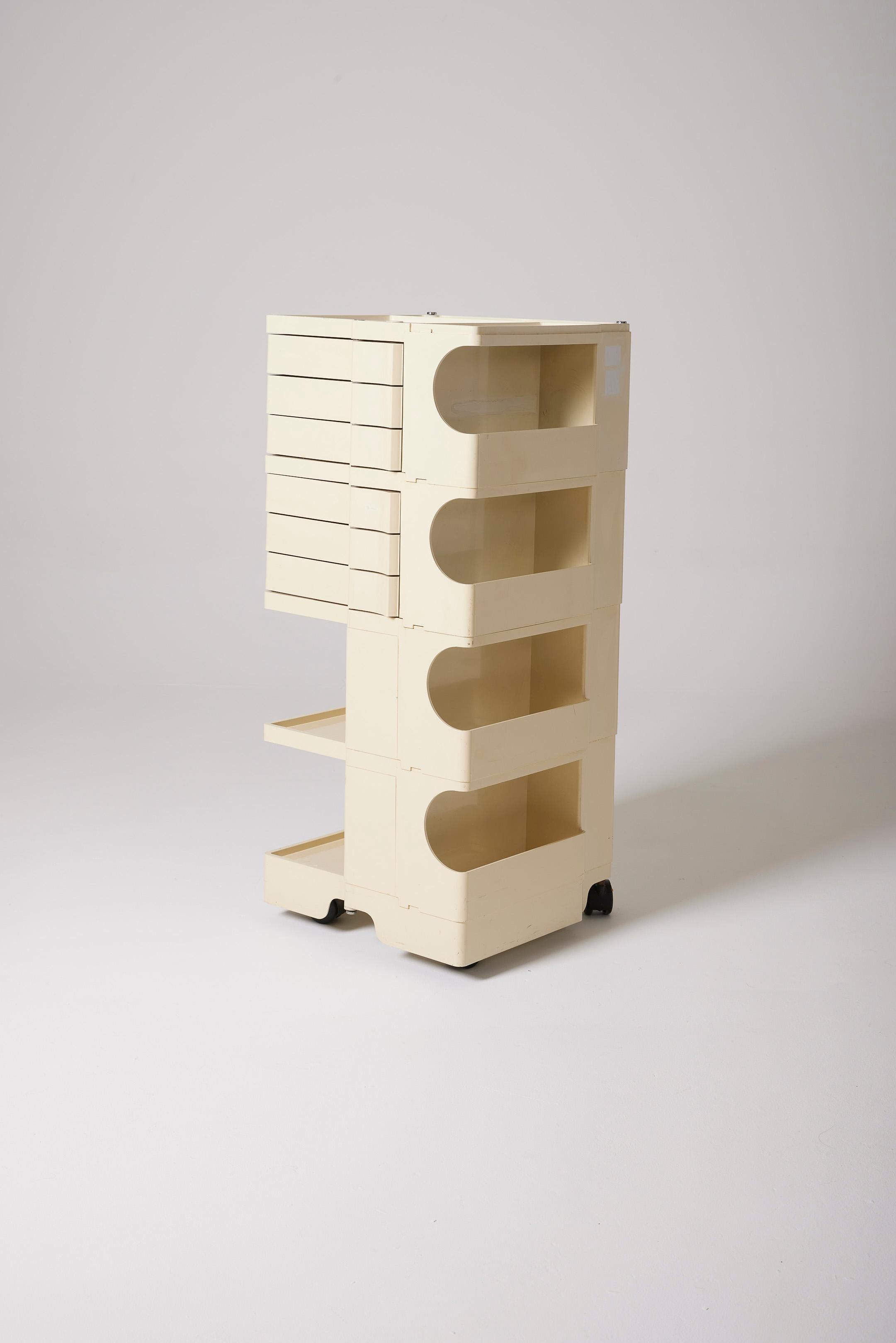 White Boby cart by Italian designer Joe Colombo, from the 1970s. Made of molded ABS resin, this cart is infinitely modular. It consists of several removable drawers and is mounted on wheels. It is signed in the mass. Some slight signs of wear to