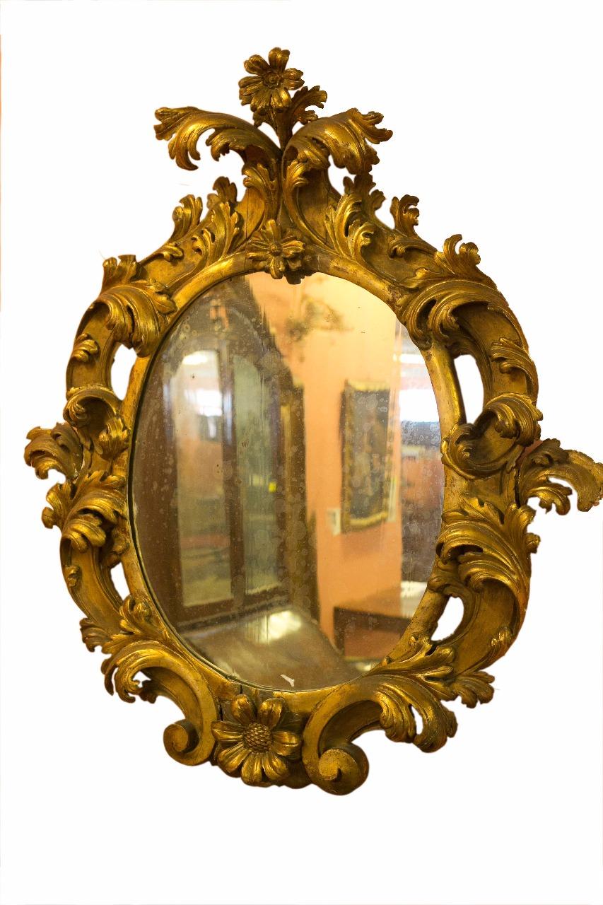 17th Century carved and gilt oval mirror.
Important carved and gilt oval 