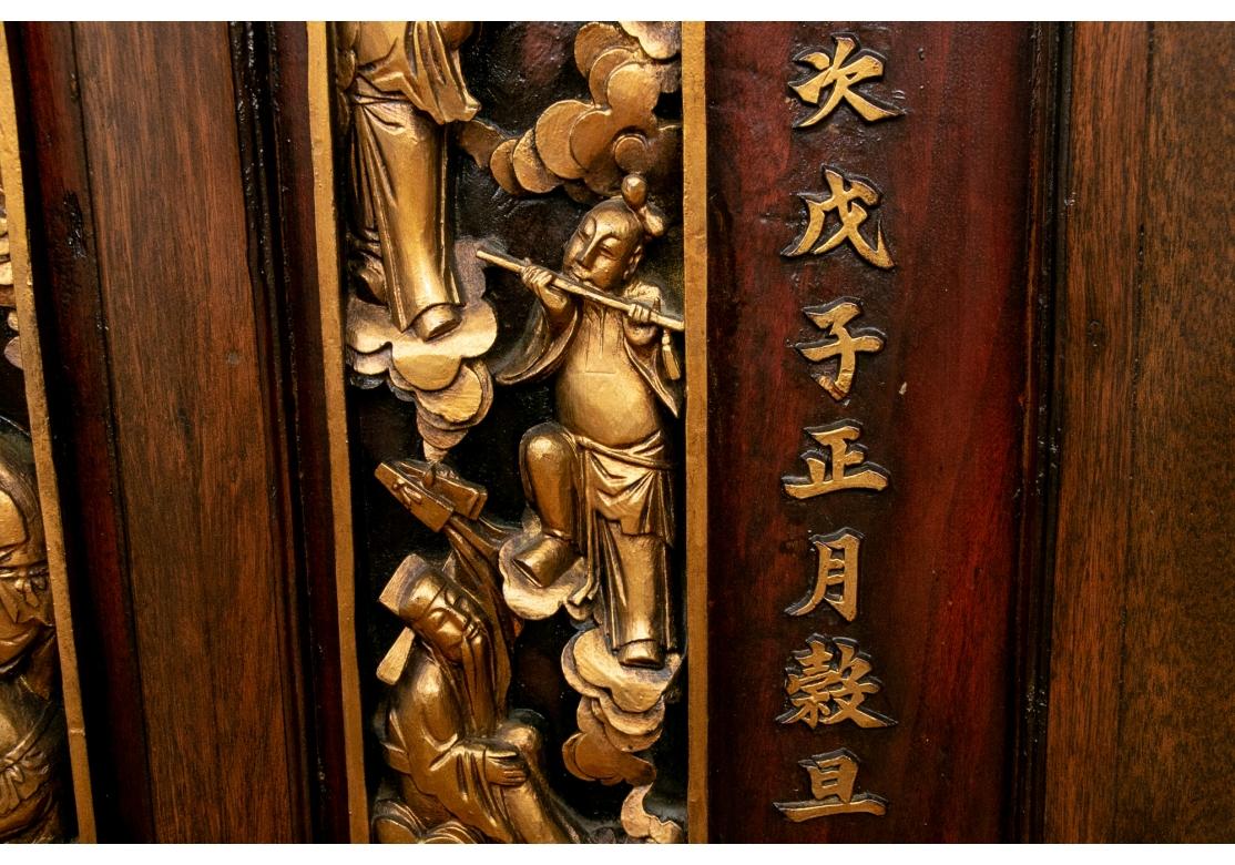 Sculpté Grand paravent chinois sculpté et doré en vente