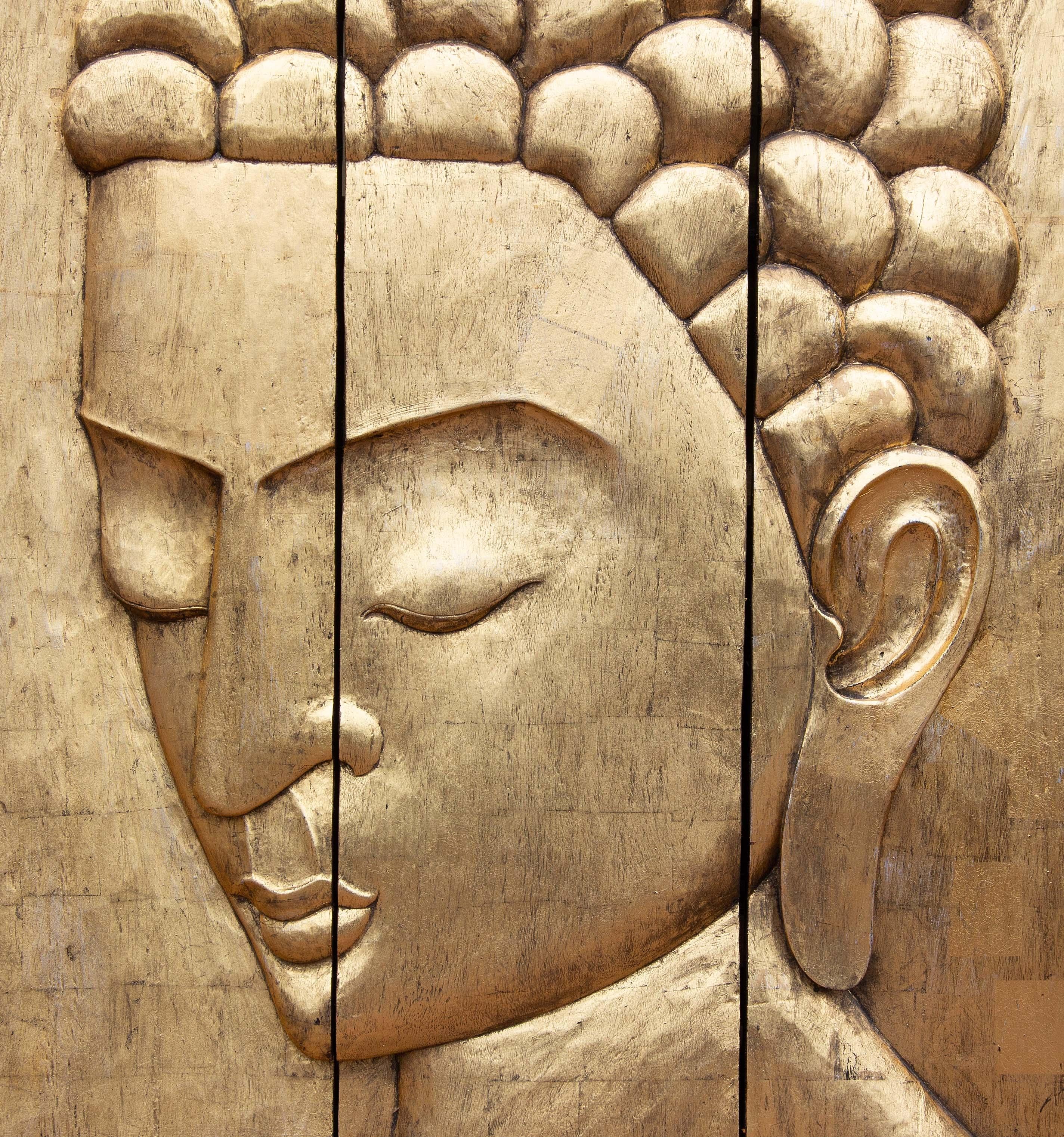 Große geschnitzte und Giltwood Buddha Wandskulptur im Zustand „Gut“ im Angebot in Rochester, NY