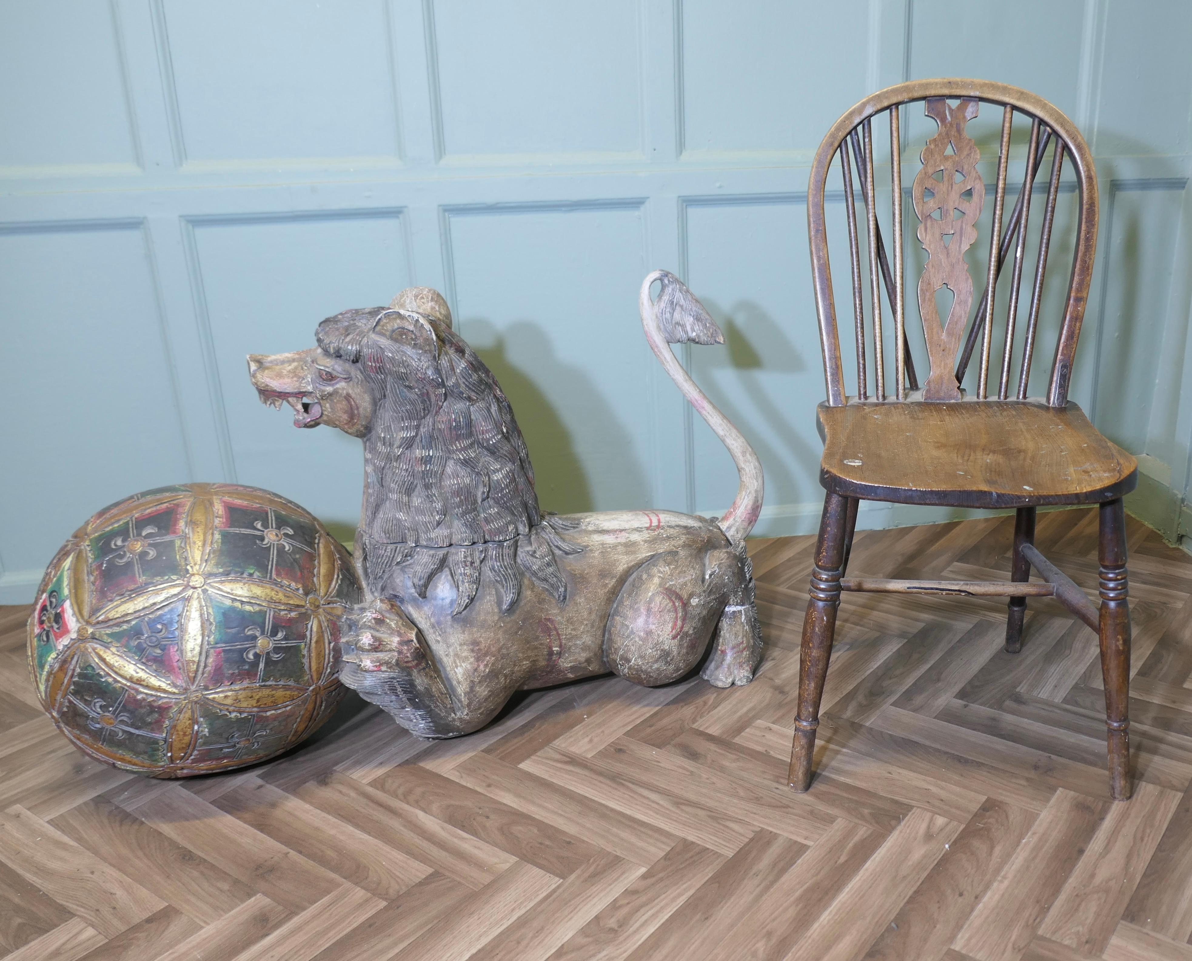 Large Carved and Painted Temple Lion, Pixiu or Foo Dog en venta 1