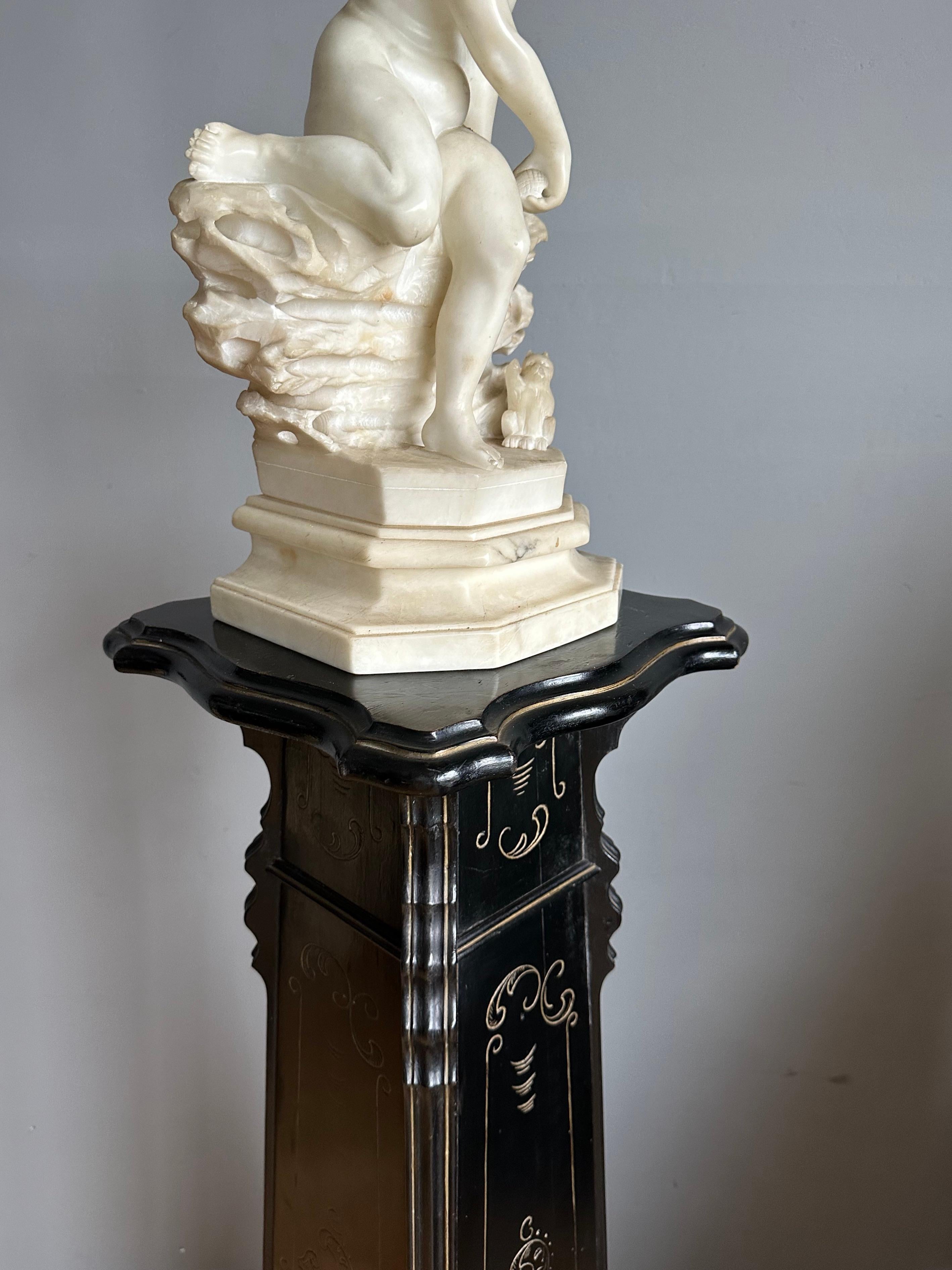 Large Sculpture en albâtre sculptée ancienne jouant avec une fille et un chaton Statue de table en vente 6