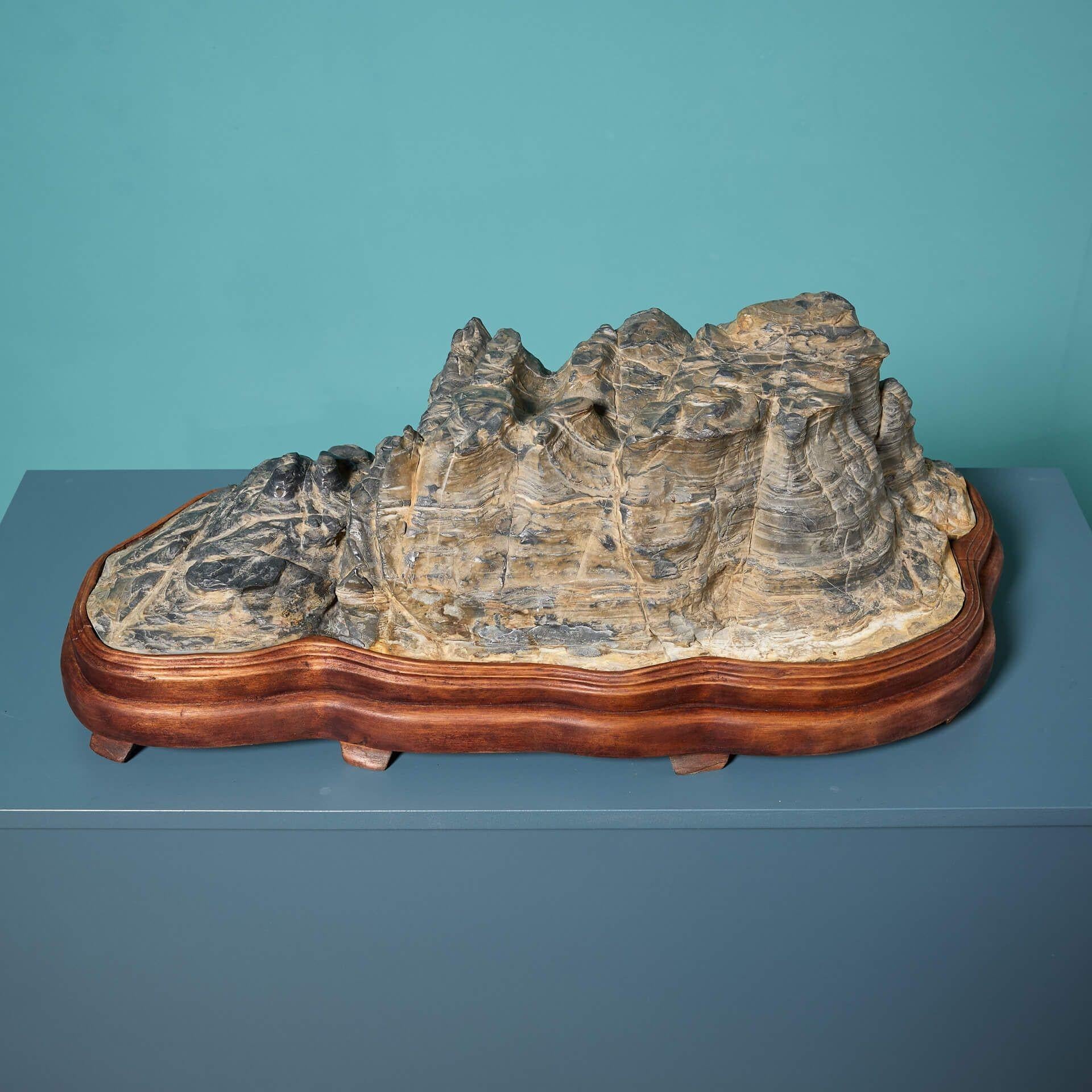 Grande sculpture chinoise d'érudits en roche sculptée en vente 3