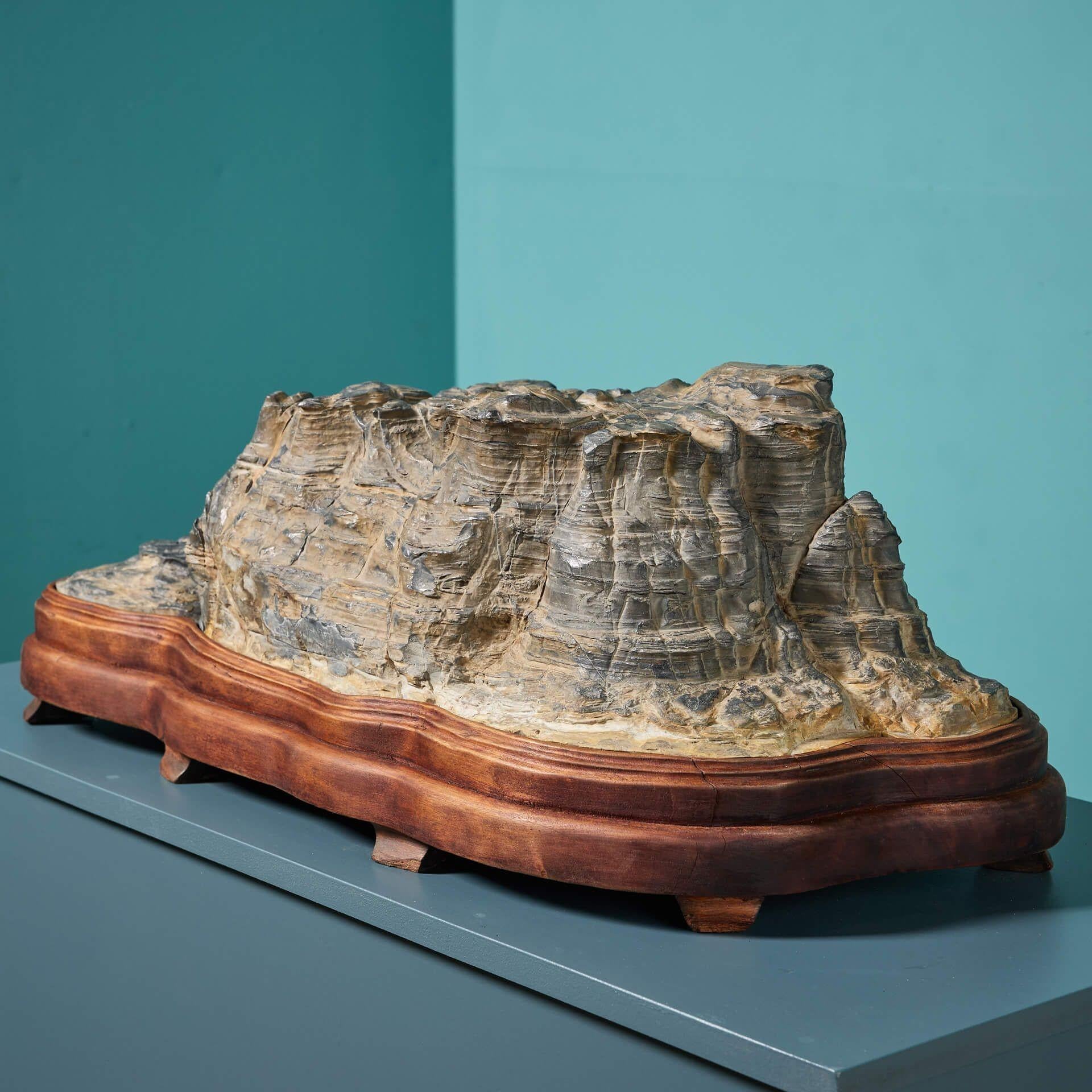 Grande sculpture chinoise d'érudits en roche sculptée en vente 1