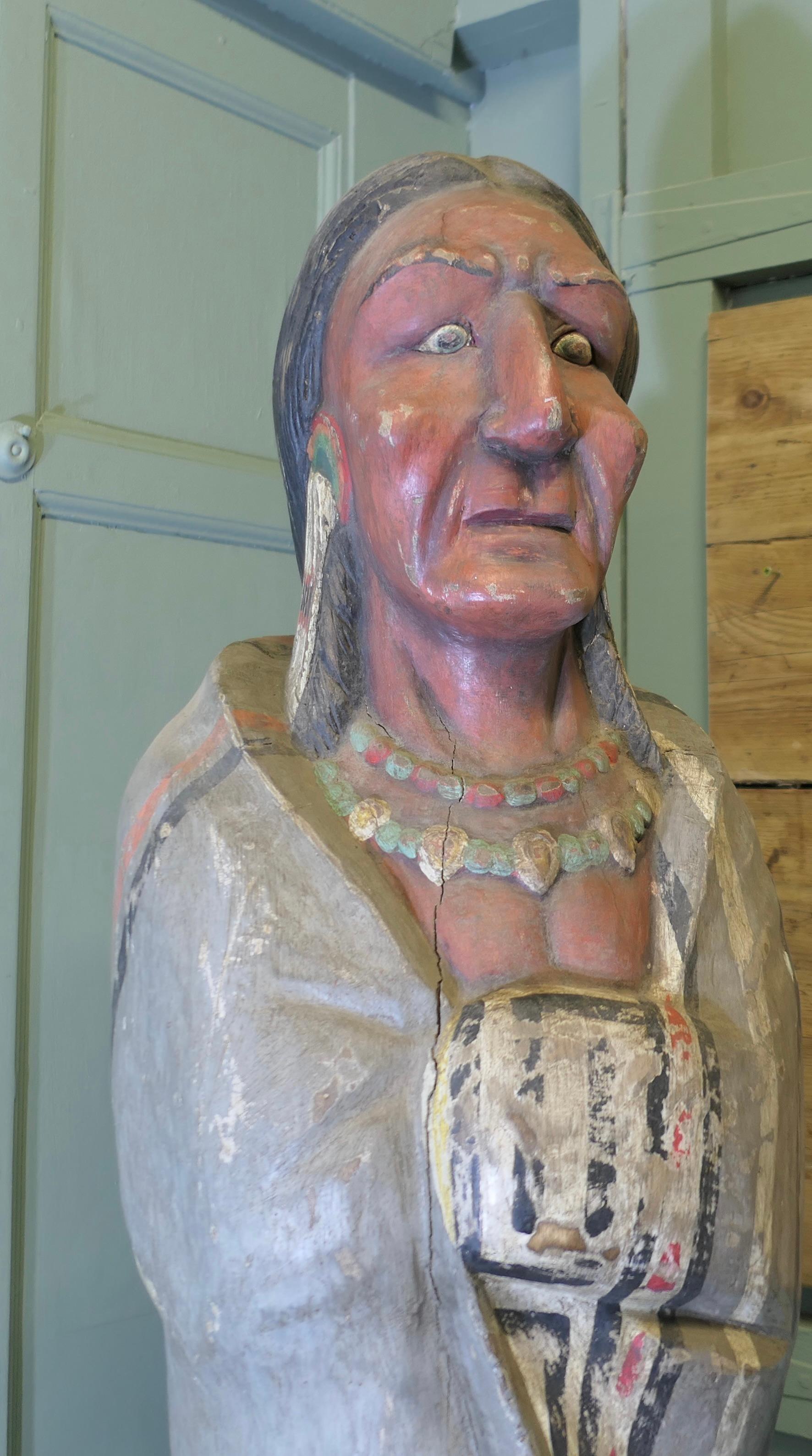 Grand Indien sculpté pour magasin de cigares, enseigne de magasin  Il s'agit d'une trouvaille très rare, il i Bon état - En vente à Godshill, Isle of Wight