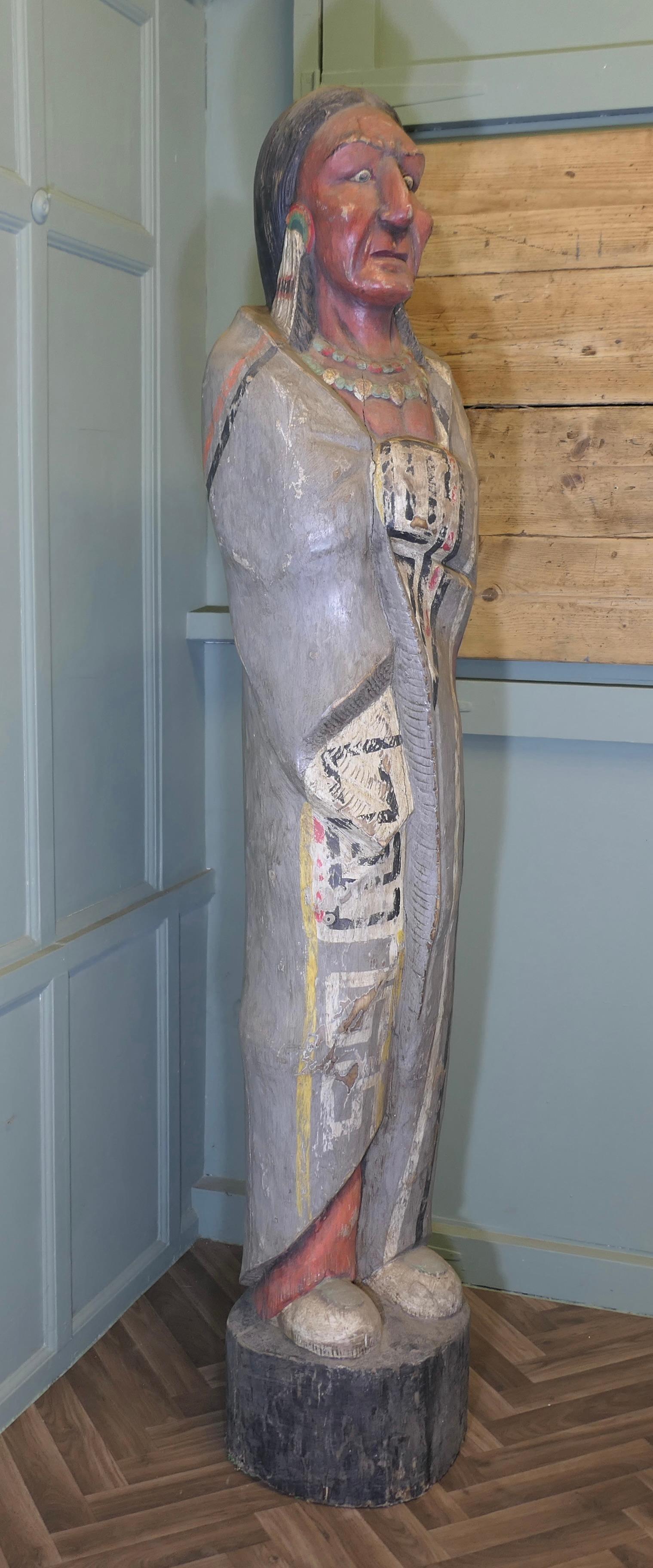 Bois Grand Indien sculpté pour magasin de cigares, enseigne de magasin  Il s'agit d'une trouvaille très rare, il i en vente
