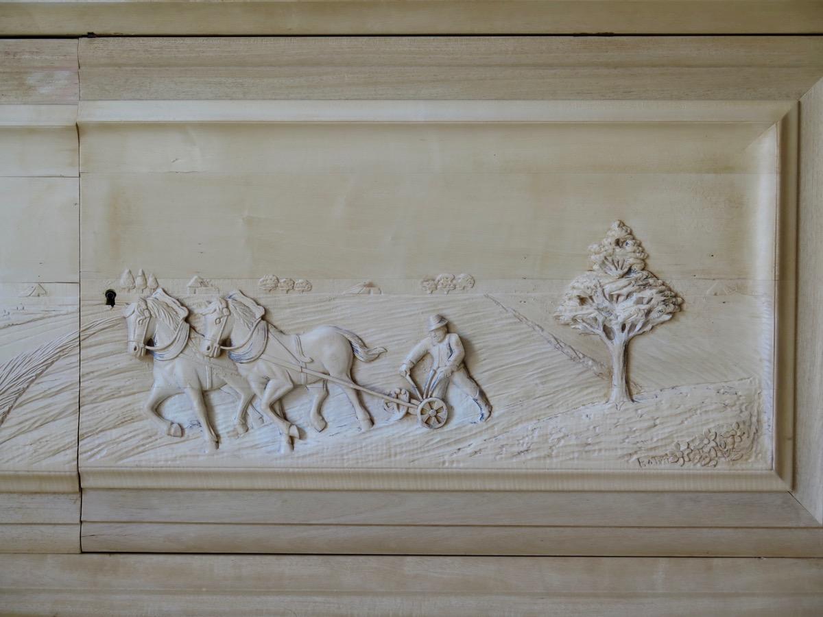 Large Carved Credenza, France In Good Condition For Sale In Isle Sur La Sorgue, Vaucluse