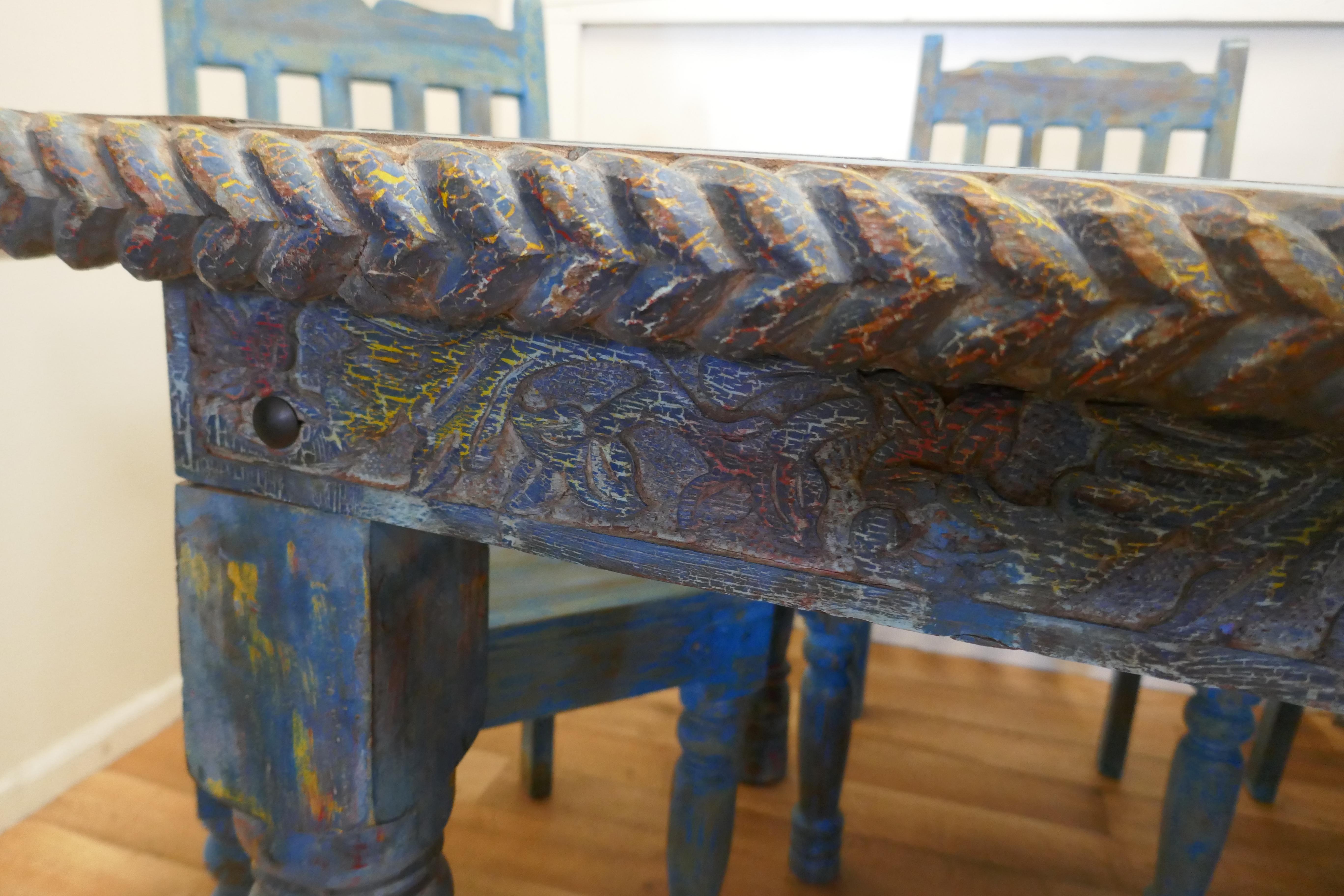 Grande table et 6 chaises sculptées d'art populaire peinte en vente 5