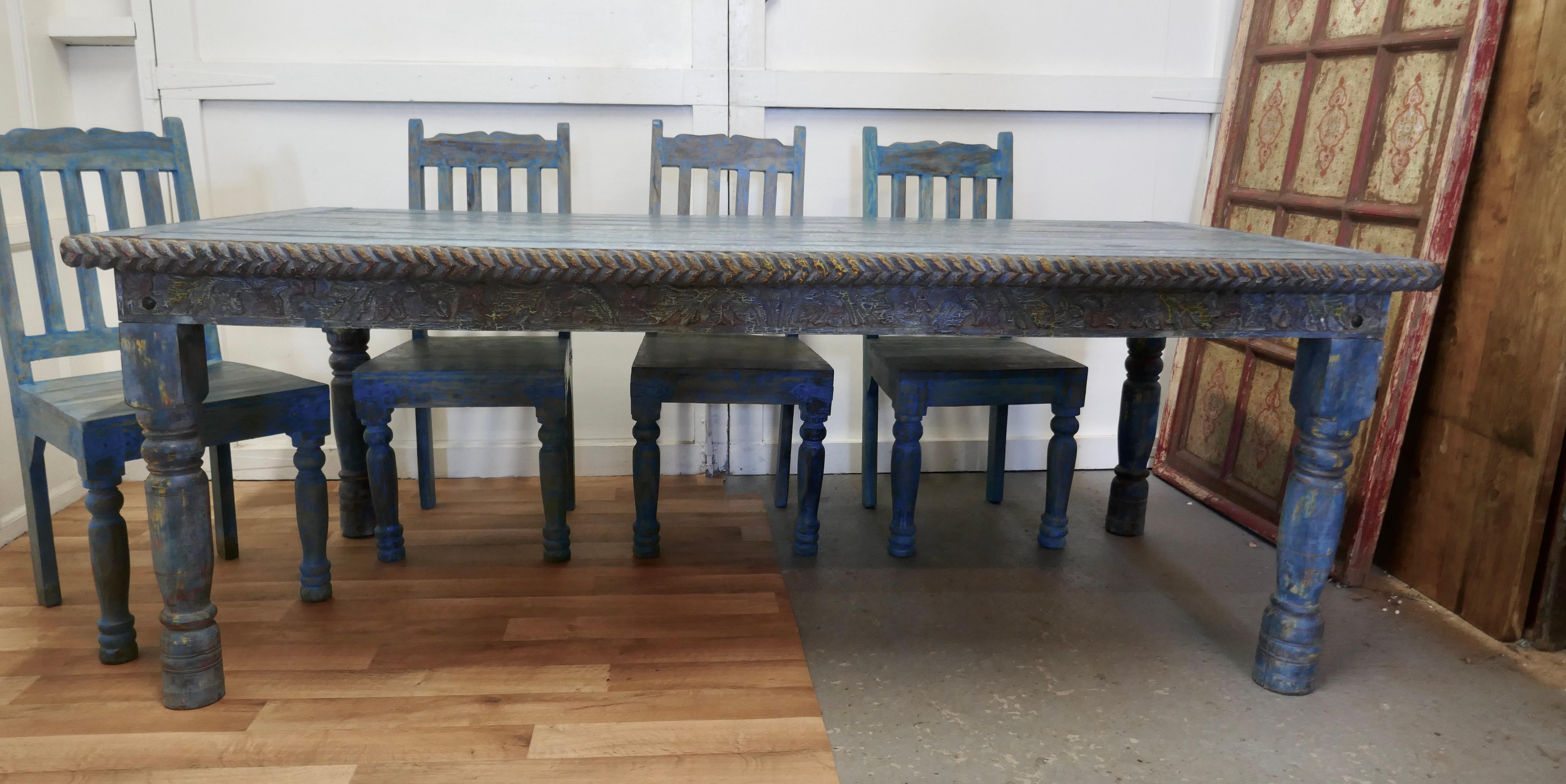 Grande table et 6 chaises sculptées d'art populaire peinte    en vente 2