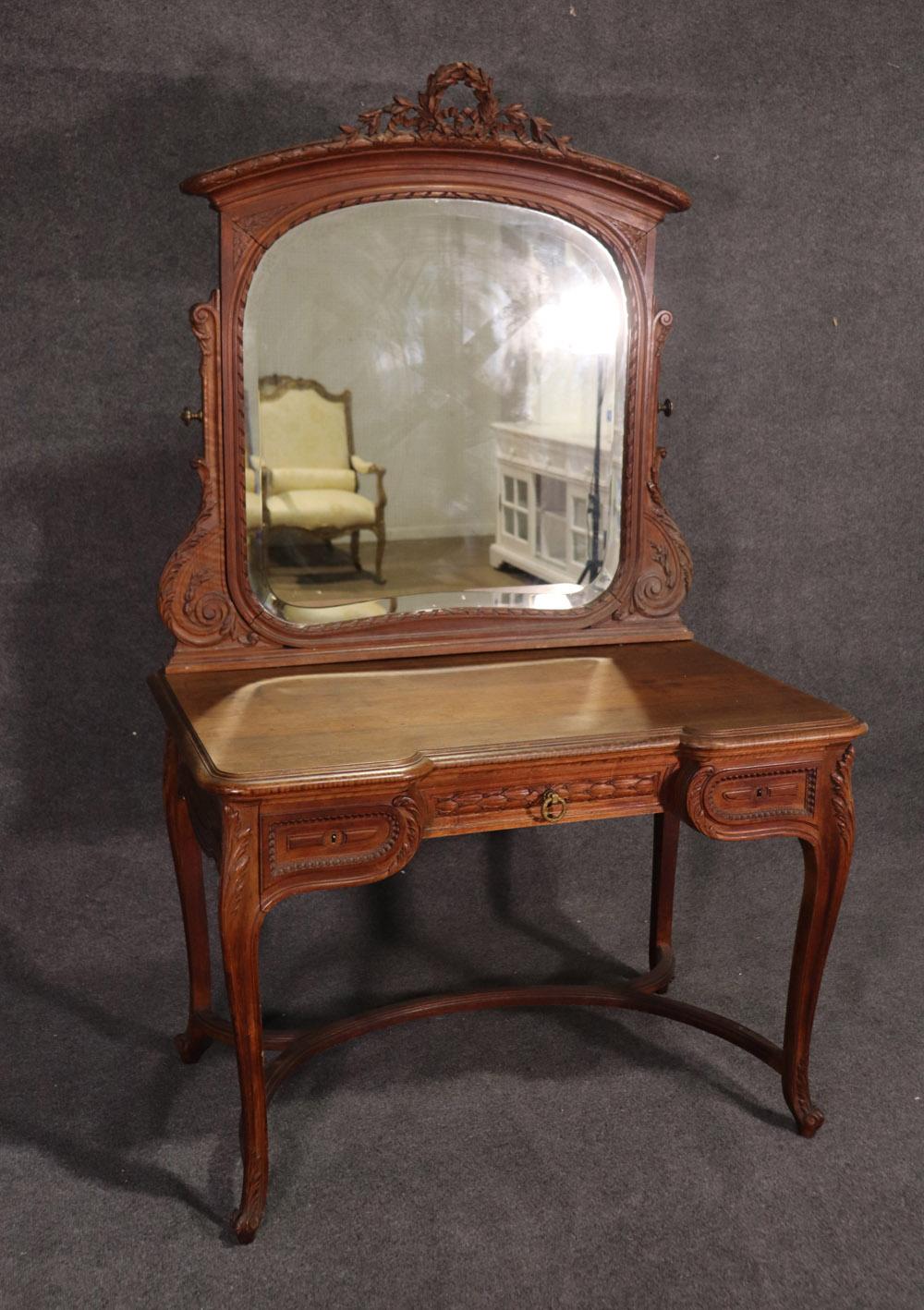 Large Carved French Louis XV Walnut Mirrored Ladies Vanity, circa 1920 In Good Condition In Swedesboro, NJ