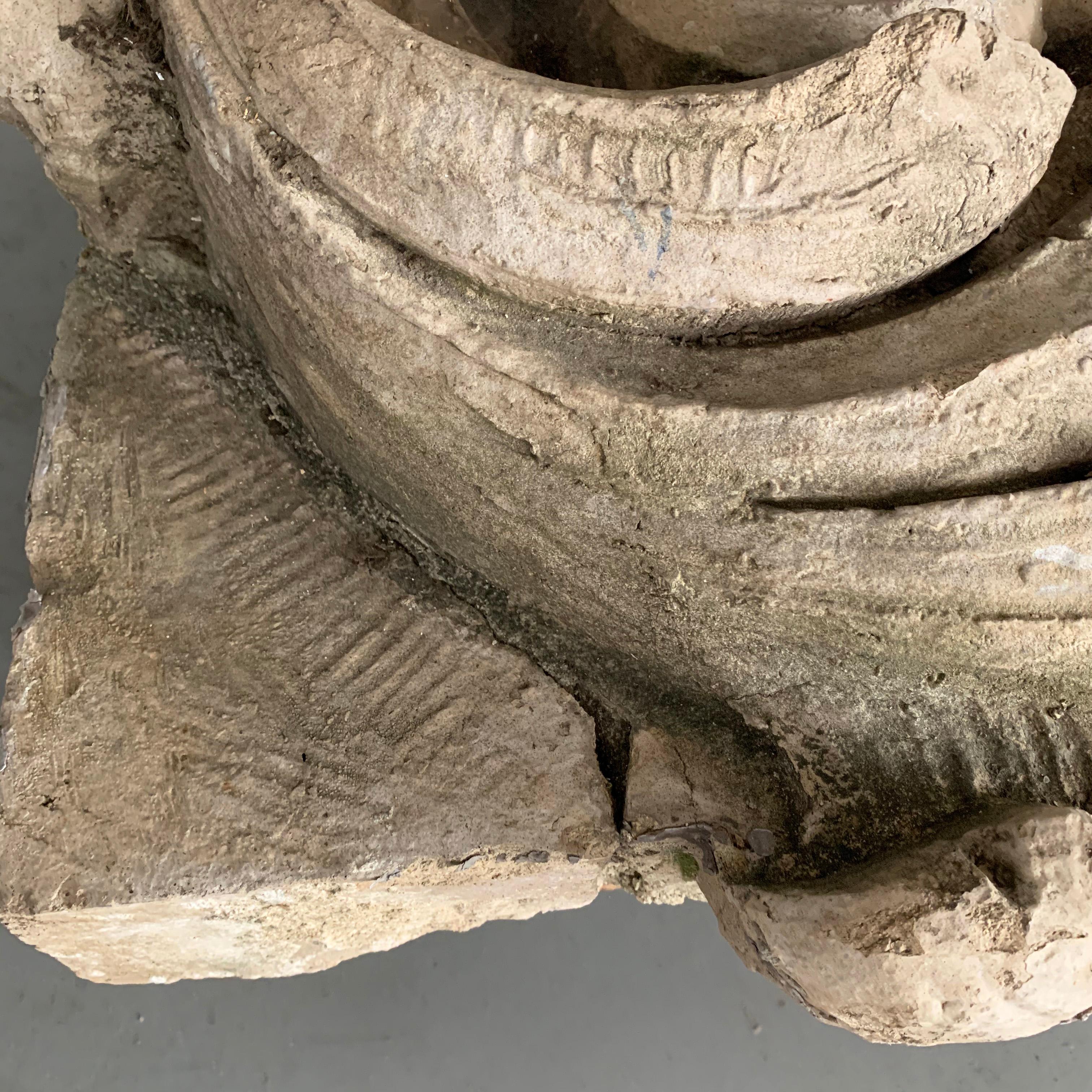 Grand relief Alto Gargoyle de jardin sculpté en vente 2