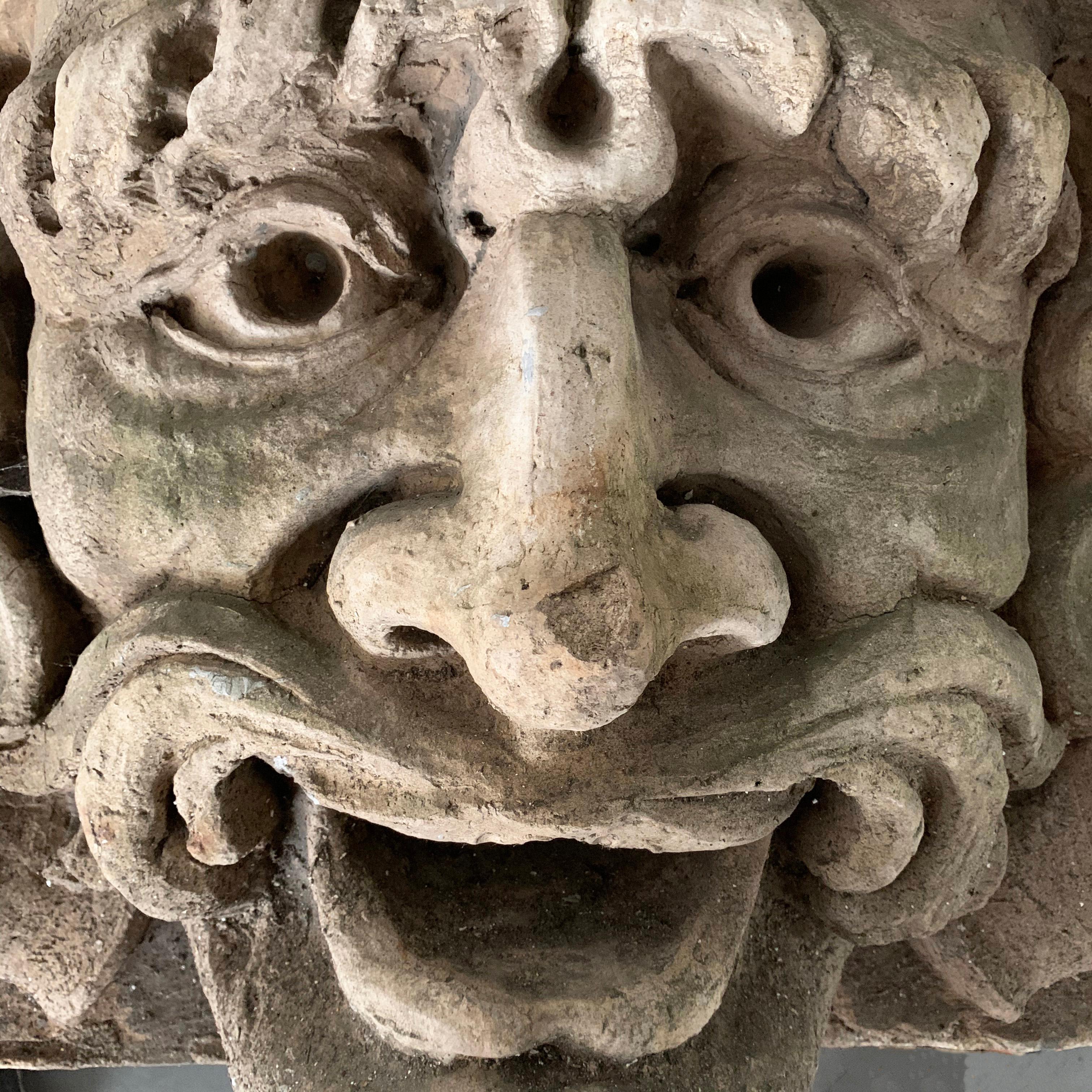 Gréco-romain Grand relief Alto Gargoyle de jardin sculpté en vente