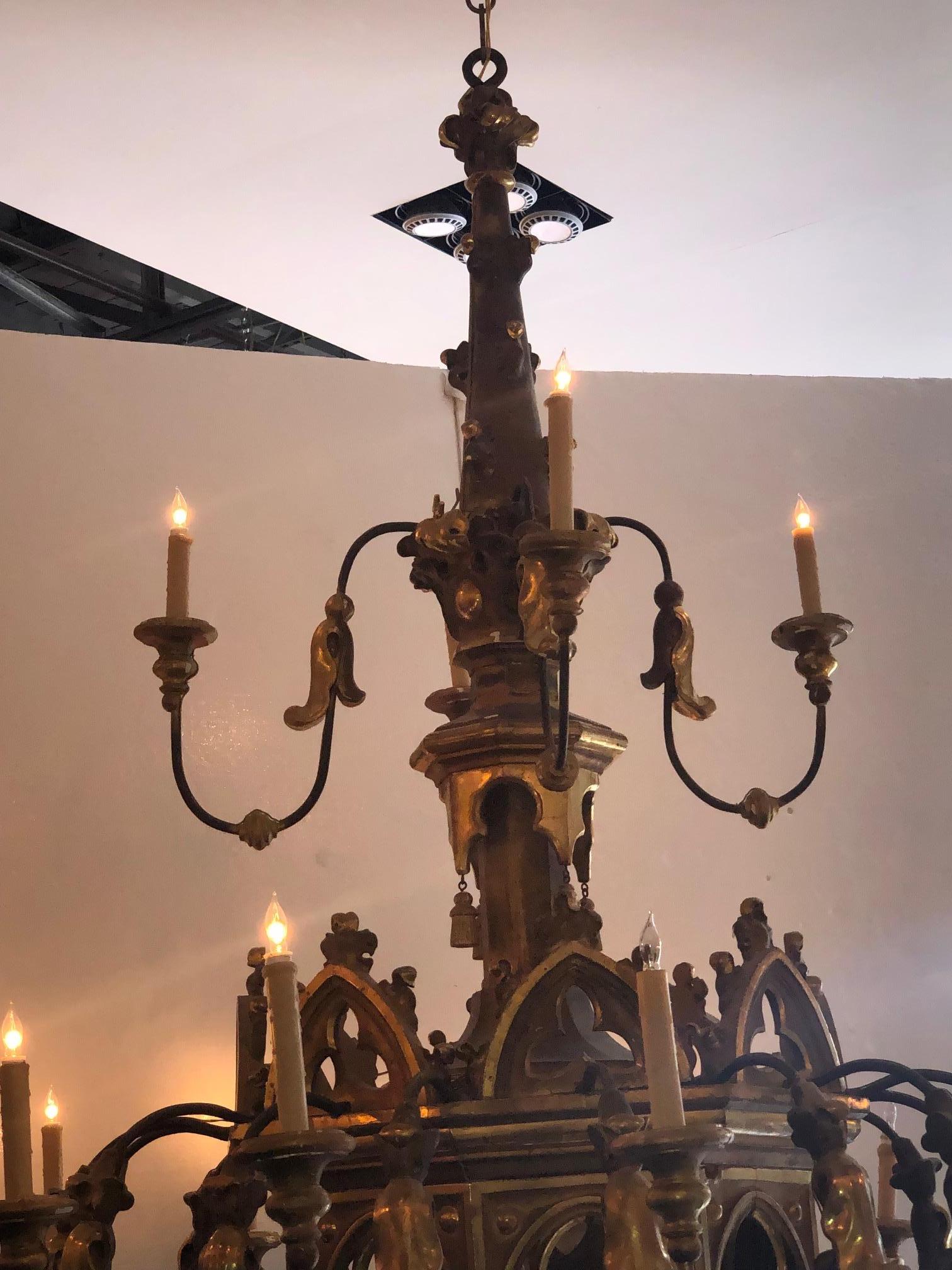 Large beautiful hand carved gilt gold chandelier. Circa early 19th century, Rewired ready to install, 20 lights.