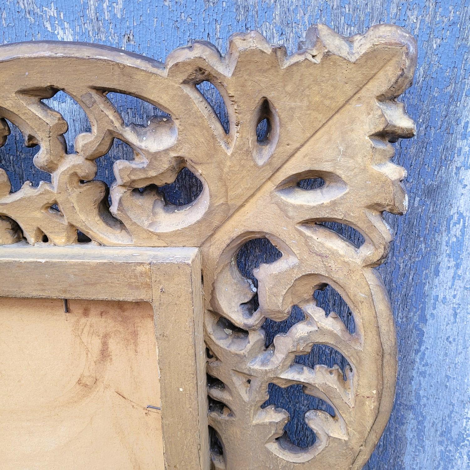 Grand miroir en bois sculpté et doré, Italie, XIXe siècle en vente 5