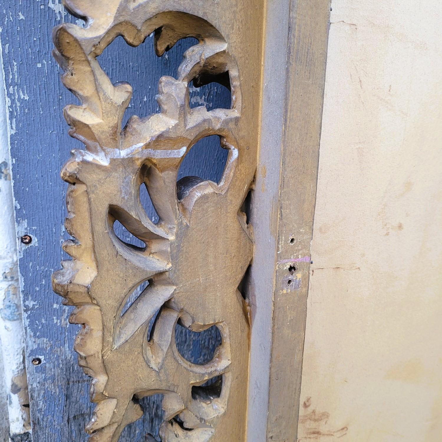 Grand miroir en bois sculpté et doré, Italie, XIXe siècle en vente 6