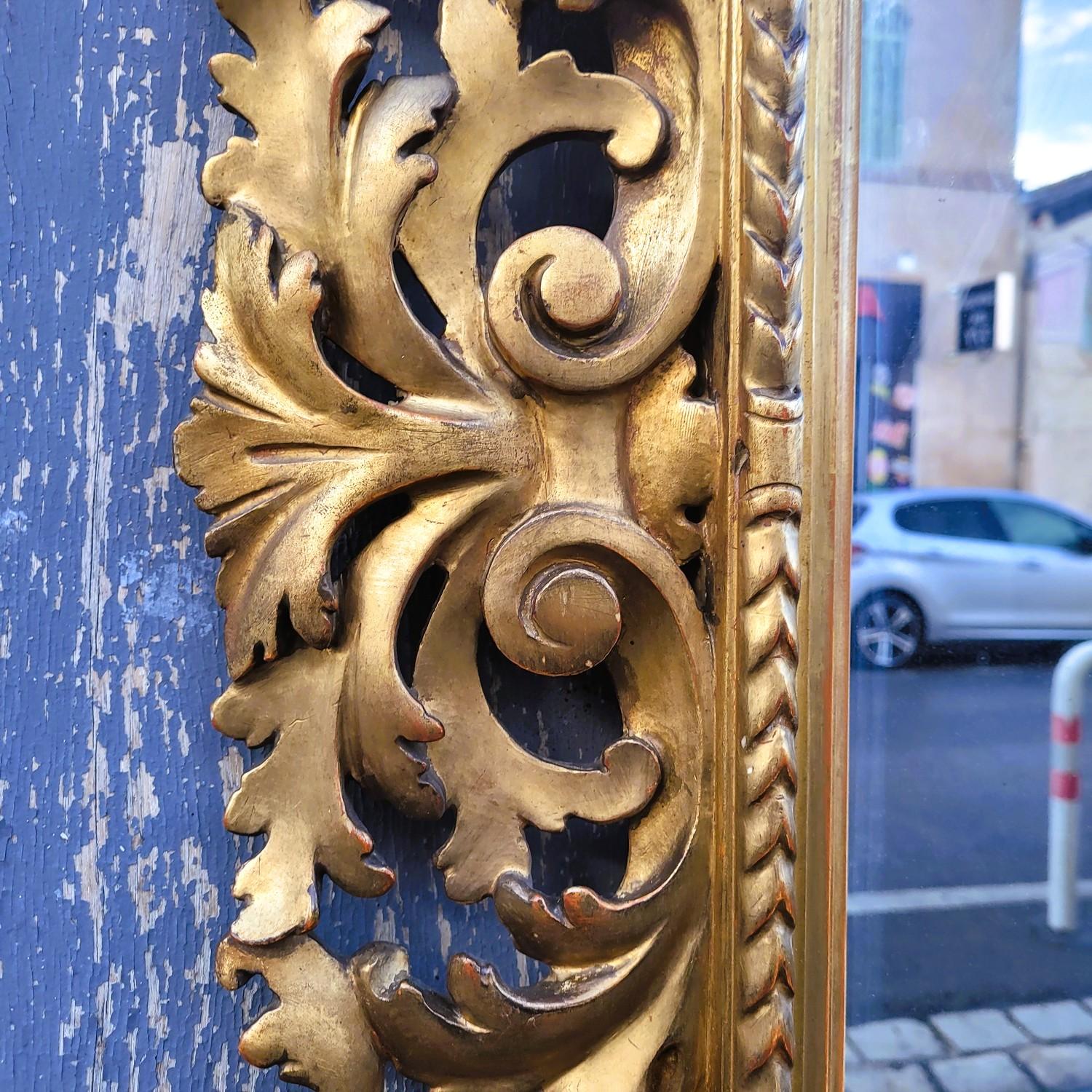 Bois Grand miroir en bois sculpté et doré, Italie, XIXe siècle en vente