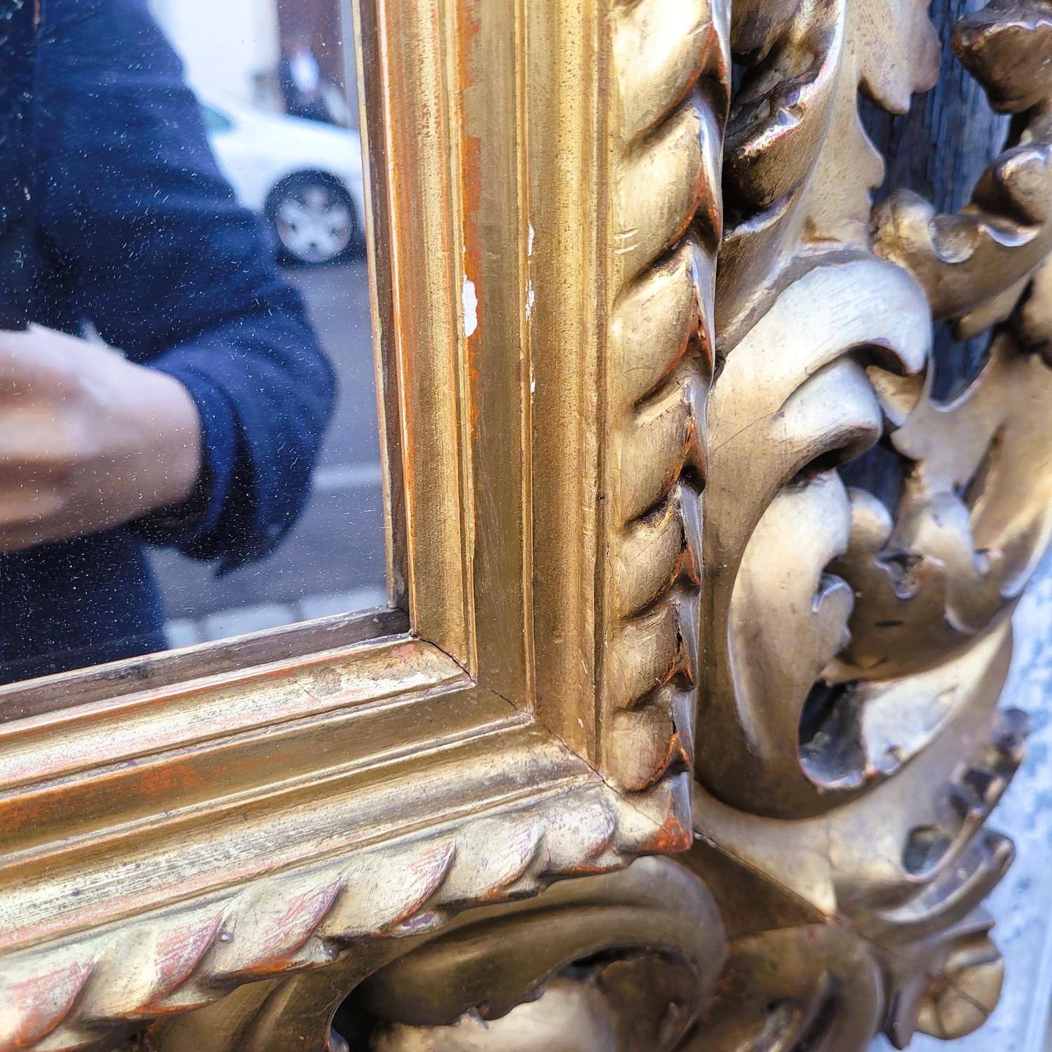 Grand miroir en bois sculpté et doré, Italie, XIXe siècle en vente 2