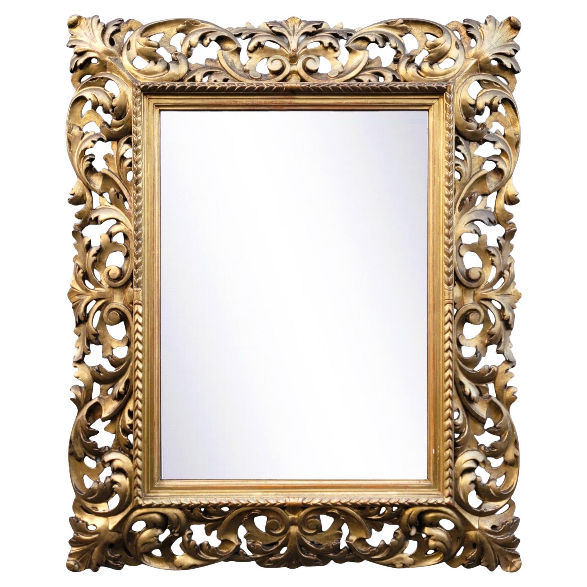 Grand miroir en bois sculpté et doré, Italie, XIXe siècle