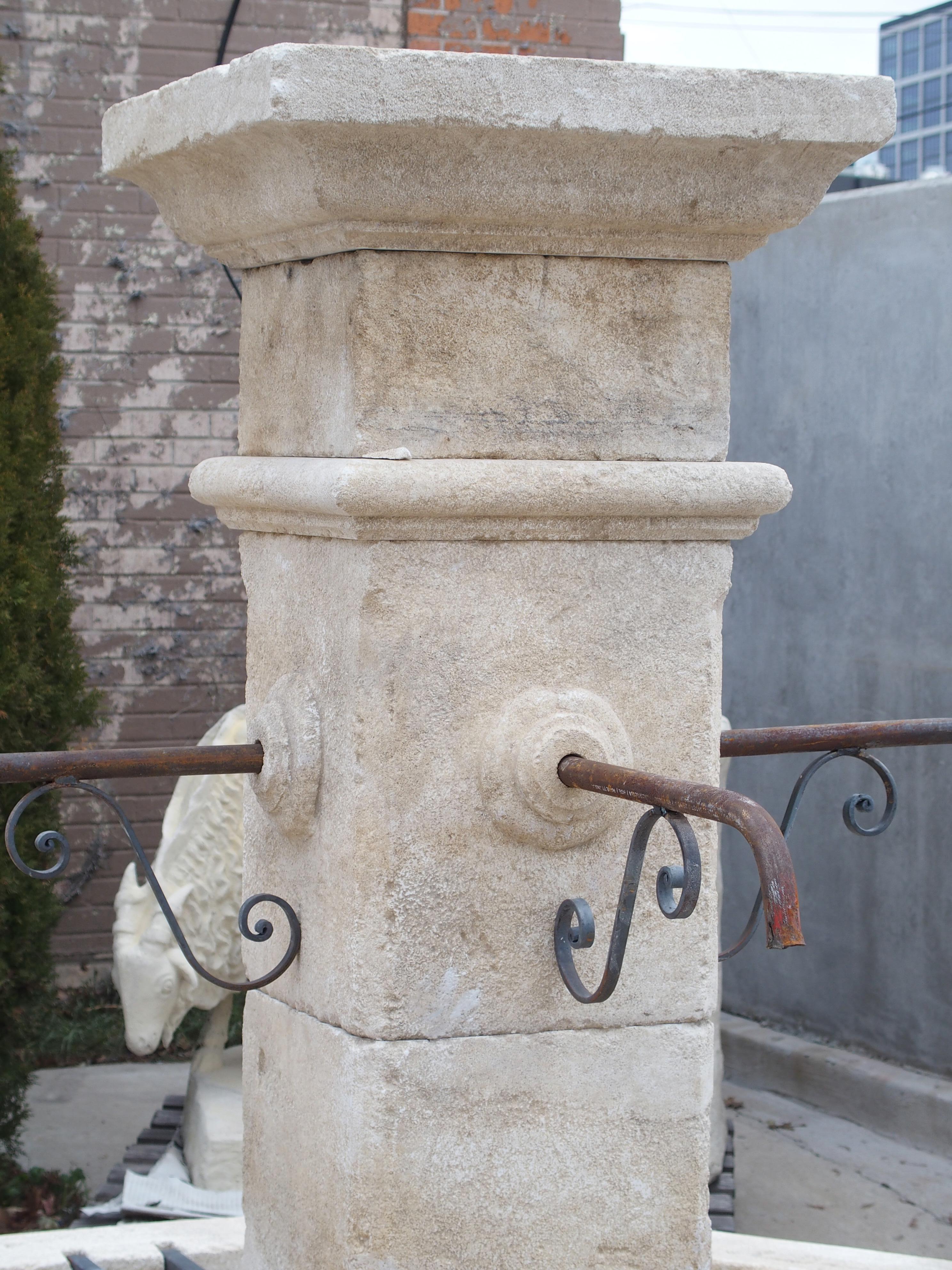 Großer geschnitzter 4-teiliger Dorfbrunnen aus Kalkstein aus der Provence, Frankreich im Angebot 5