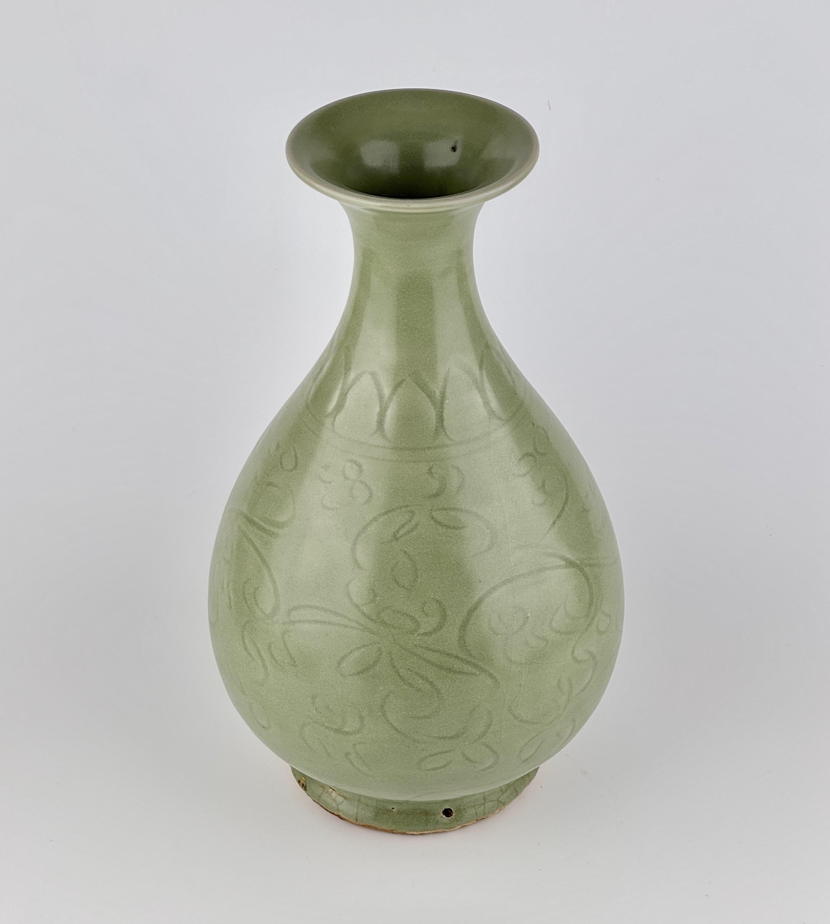 Un grande Yuhuchunping di Celadon Longquan intagliato, dinastia Yuan Ming in vendita 4