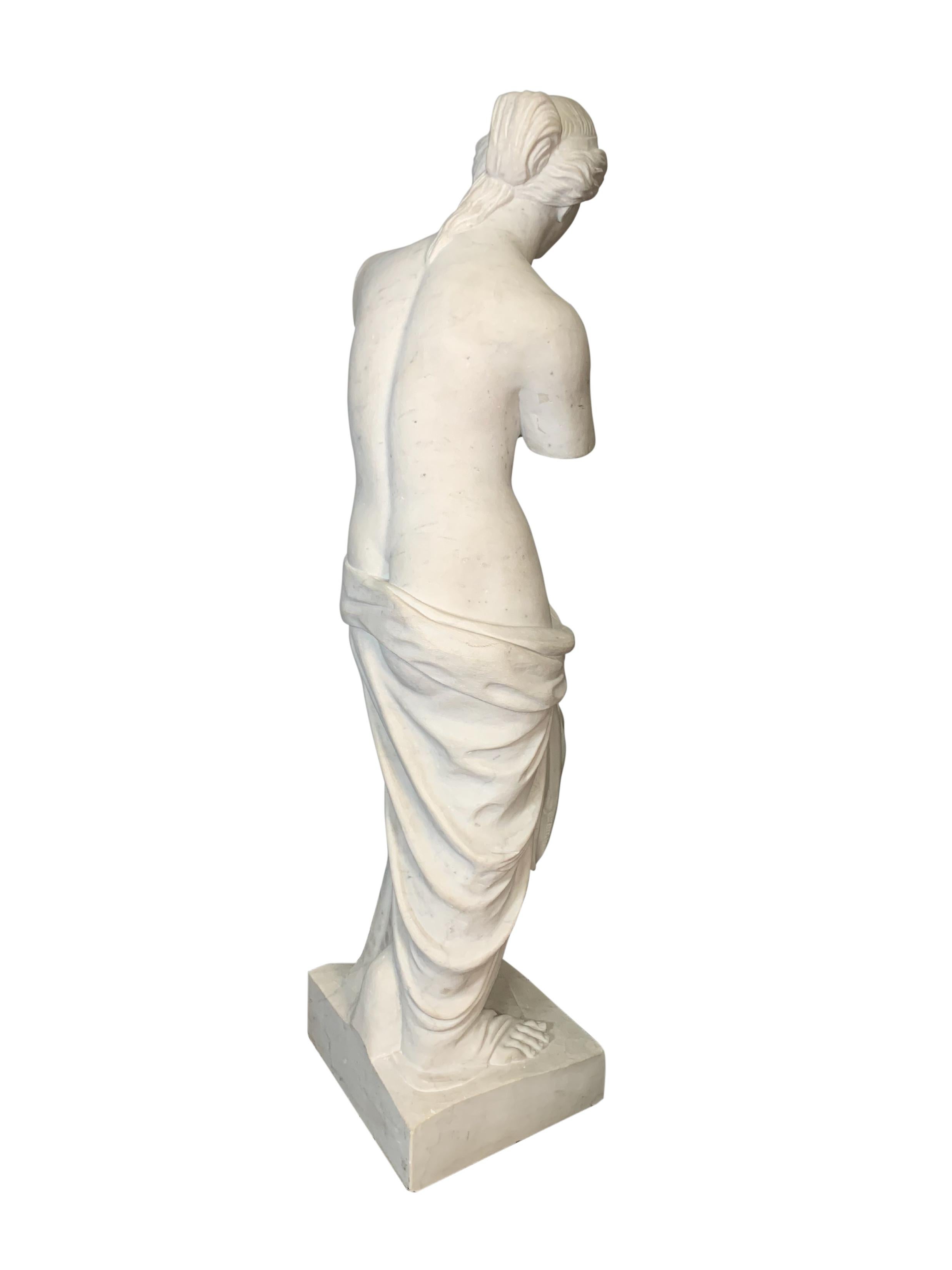 Grec classique Grande statue italienne de Vénus de Milo en marbre blanc sculpté en vente