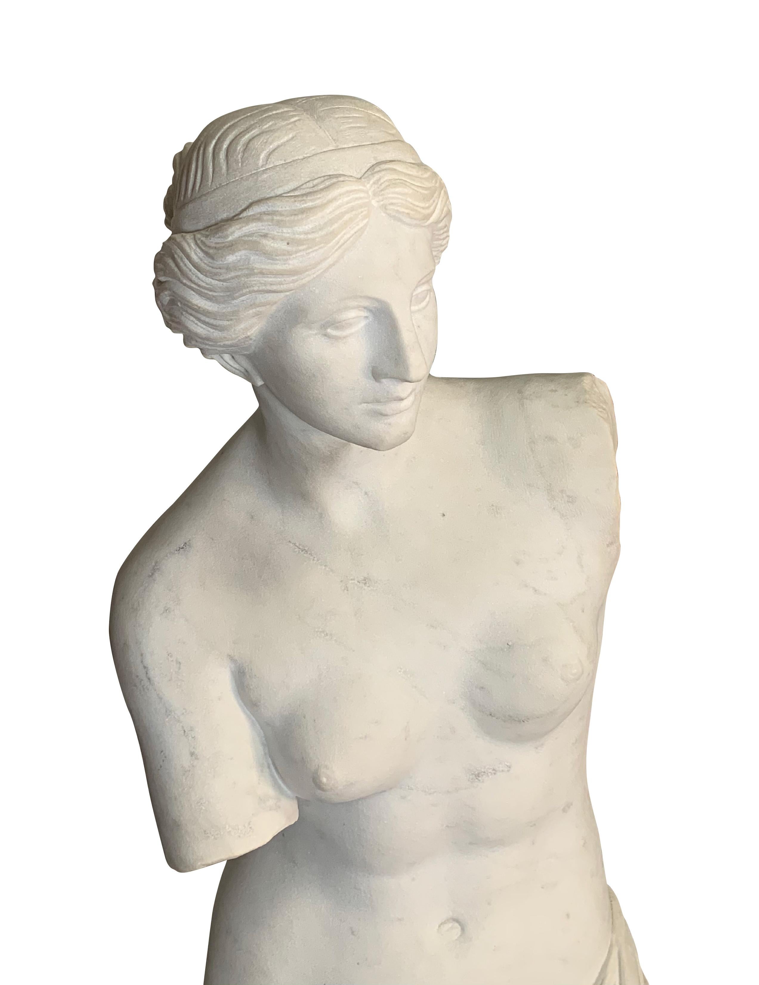Grande statue italienne de Vénus de Milo en marbre blanc sculpté en vente 2